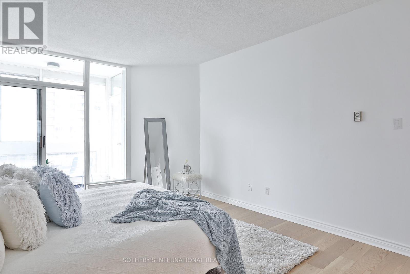 7 Broadway Avenue #1003 Property Photo 25