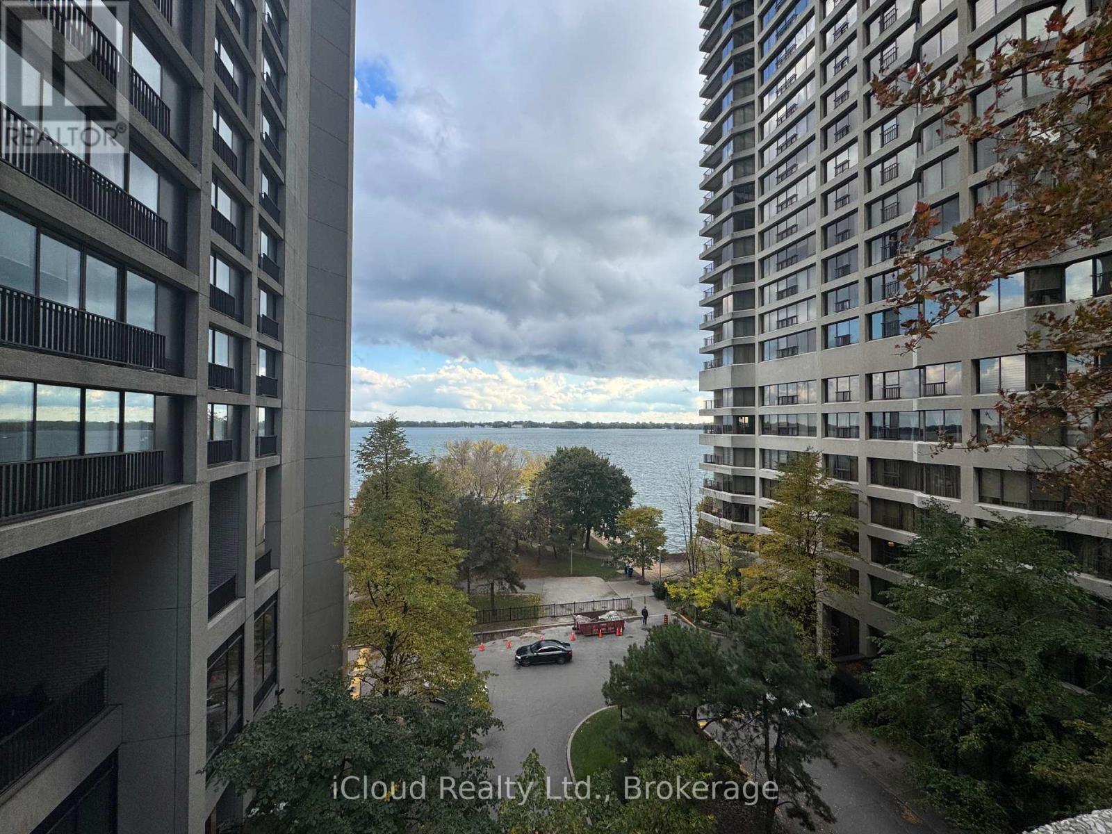 2423 - 33 HARBOUR SQUARE Property Photo 1