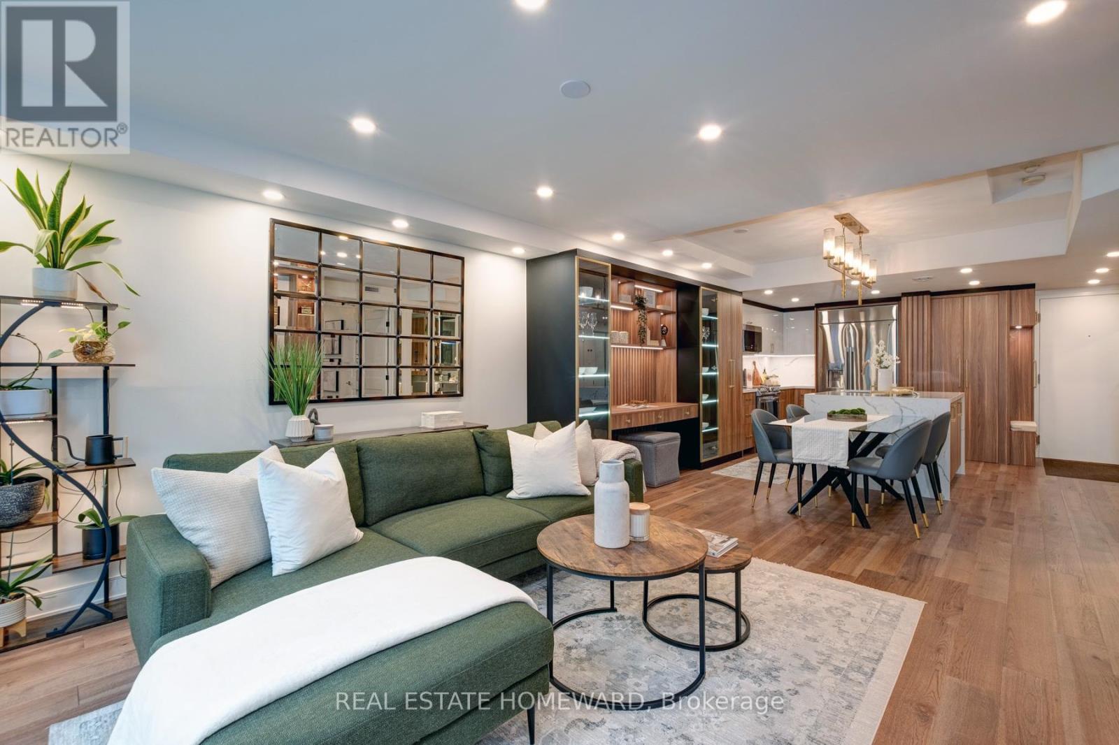 263 West Wellington Street #602 Property Photo 1