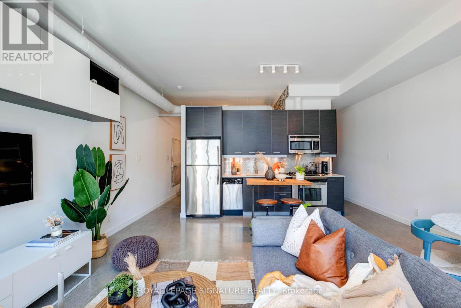 52 Sumach Street #208 Property Photo 8