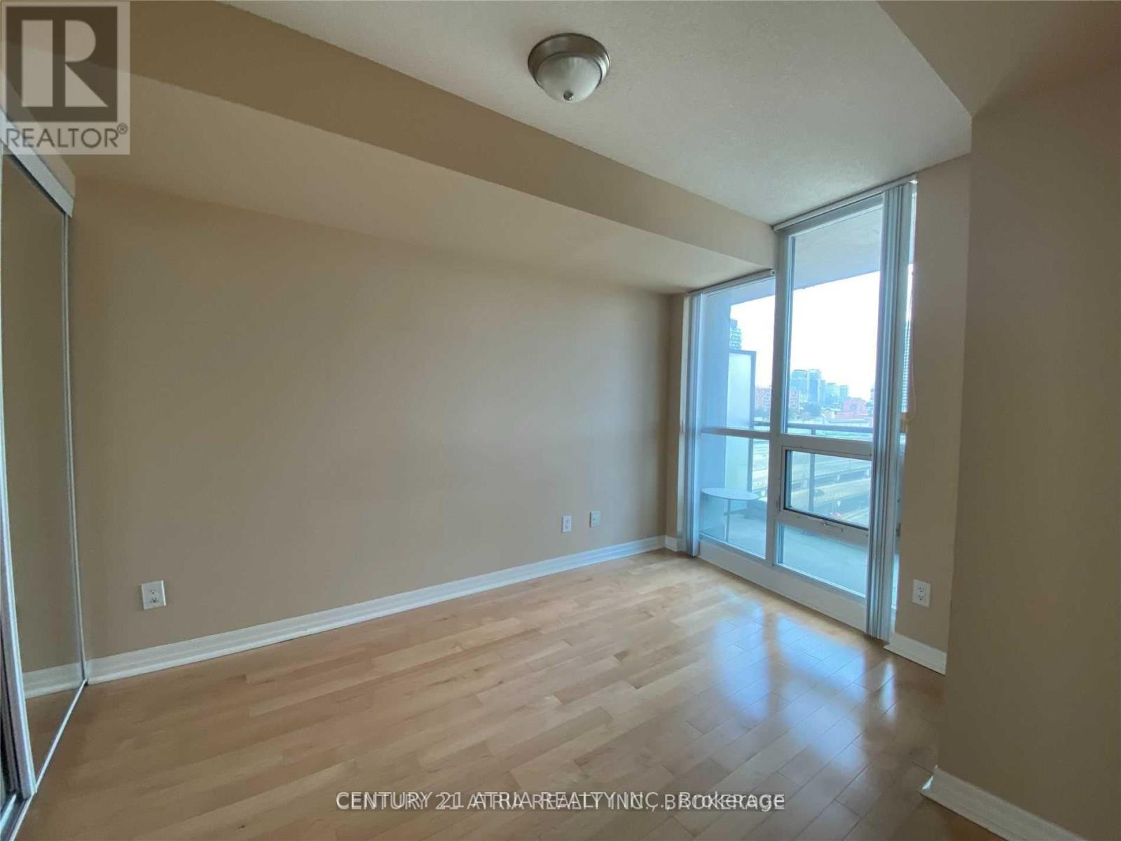 16 Yonge Street #1008 Property Photo 4