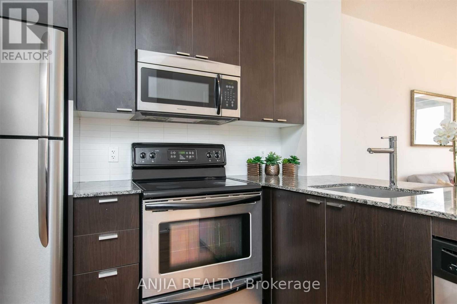 23 Sheppard Avenue #1712 Property Photo 2