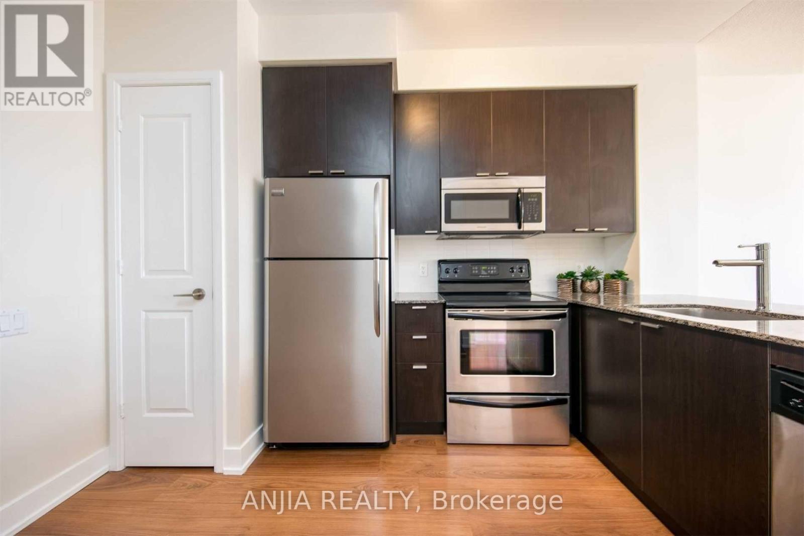 23 Sheppard Avenue #1712 Property Photo 3