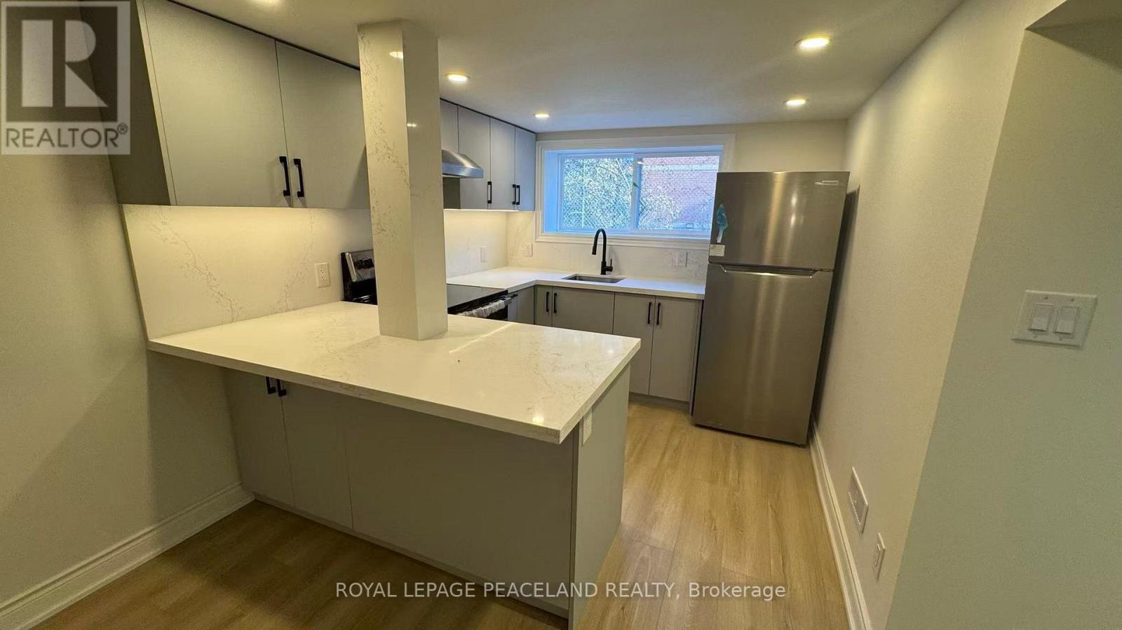 66 Paperbirch Drive #lower Property Photo 2