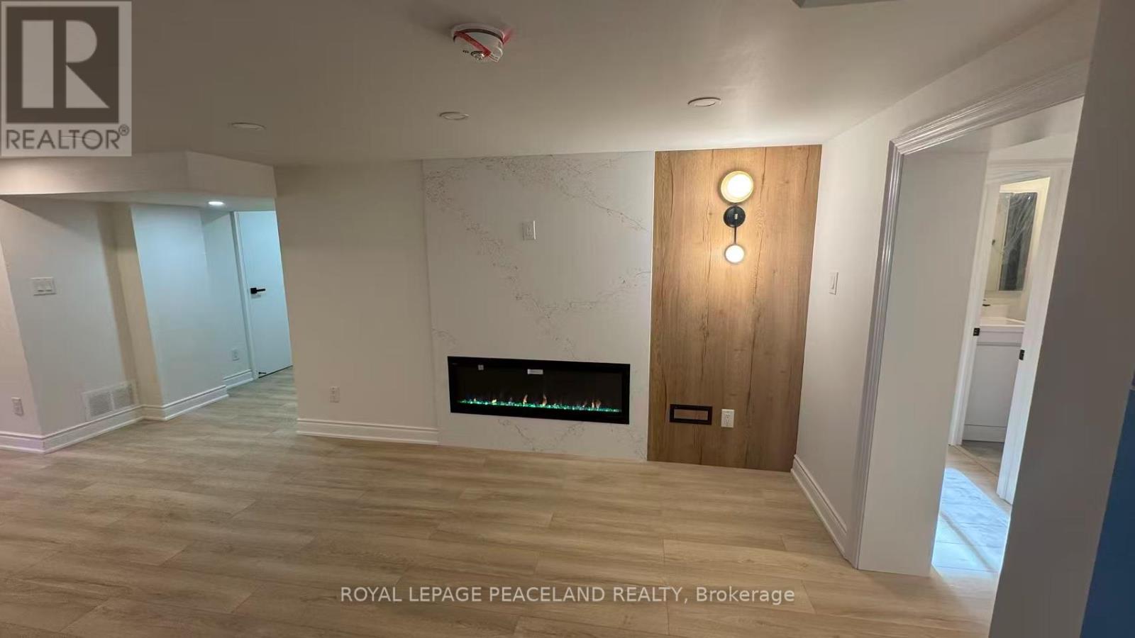 66 Paperbirch Drive #lower Property Photo 4