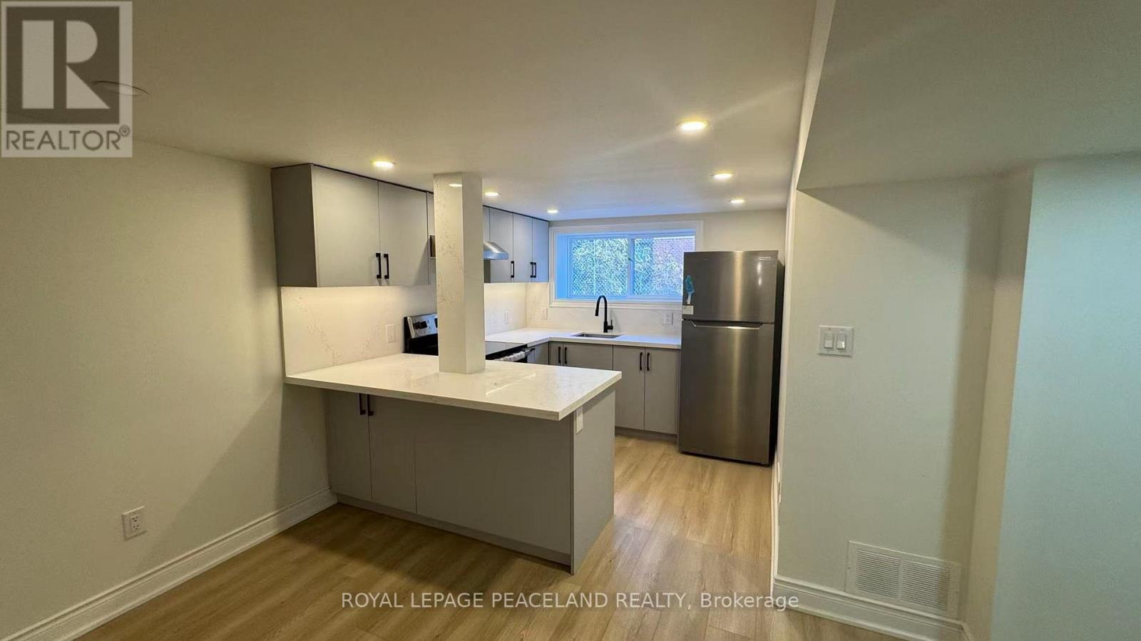 66 Paperbirch Drive #lower Property Photo 5