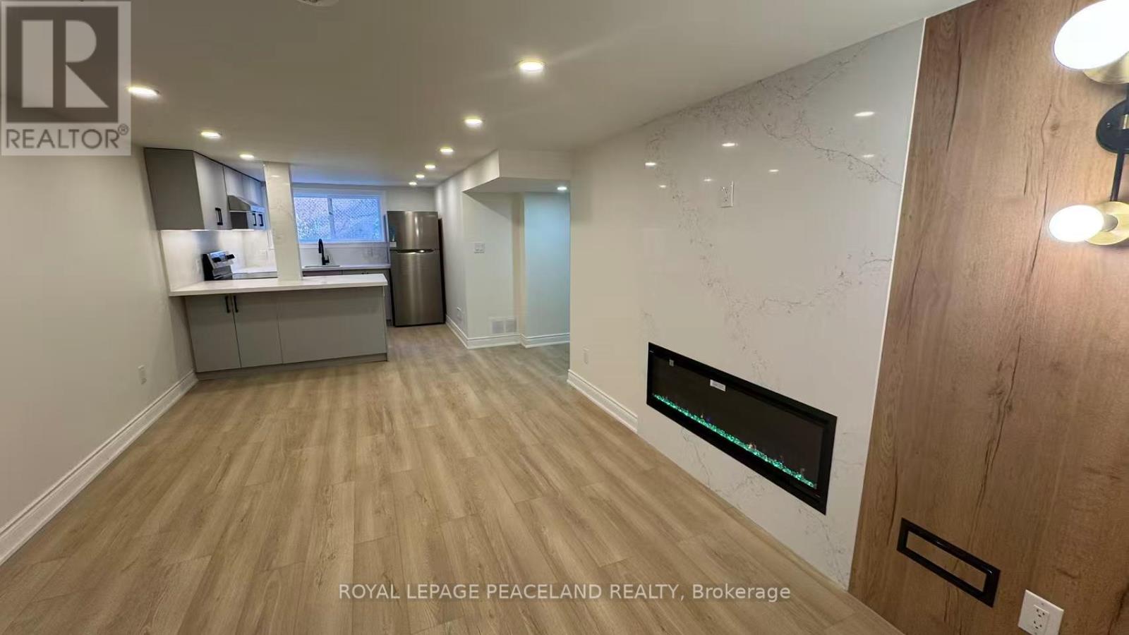 66 Paperbirch Drive #lower Property Photo 6