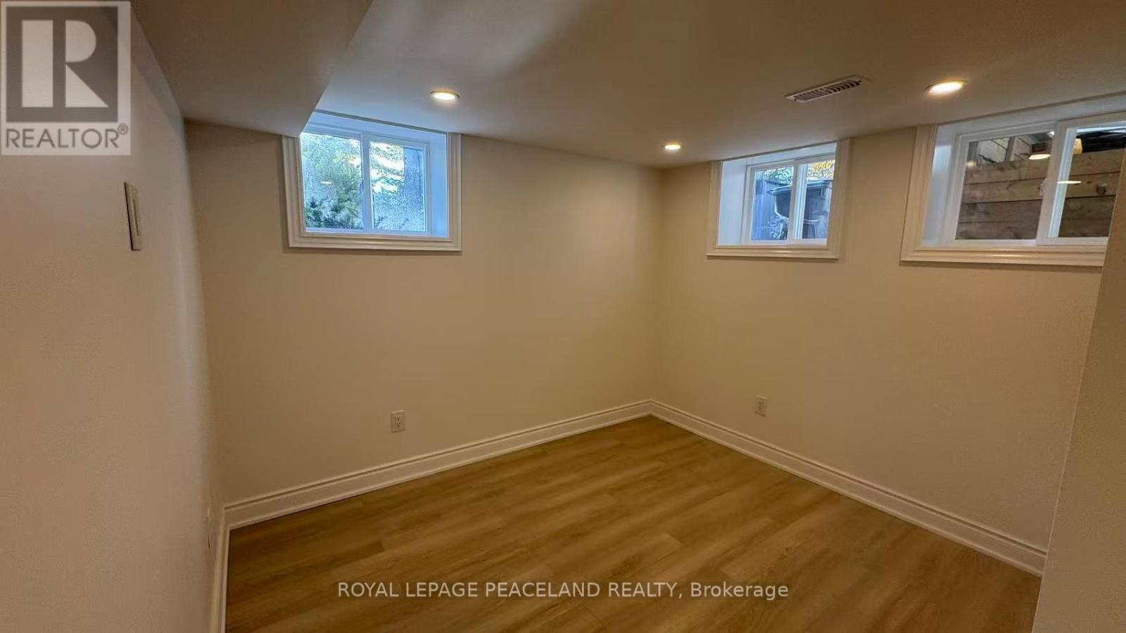 66 Paperbirch Drive #lower Property Photo 7