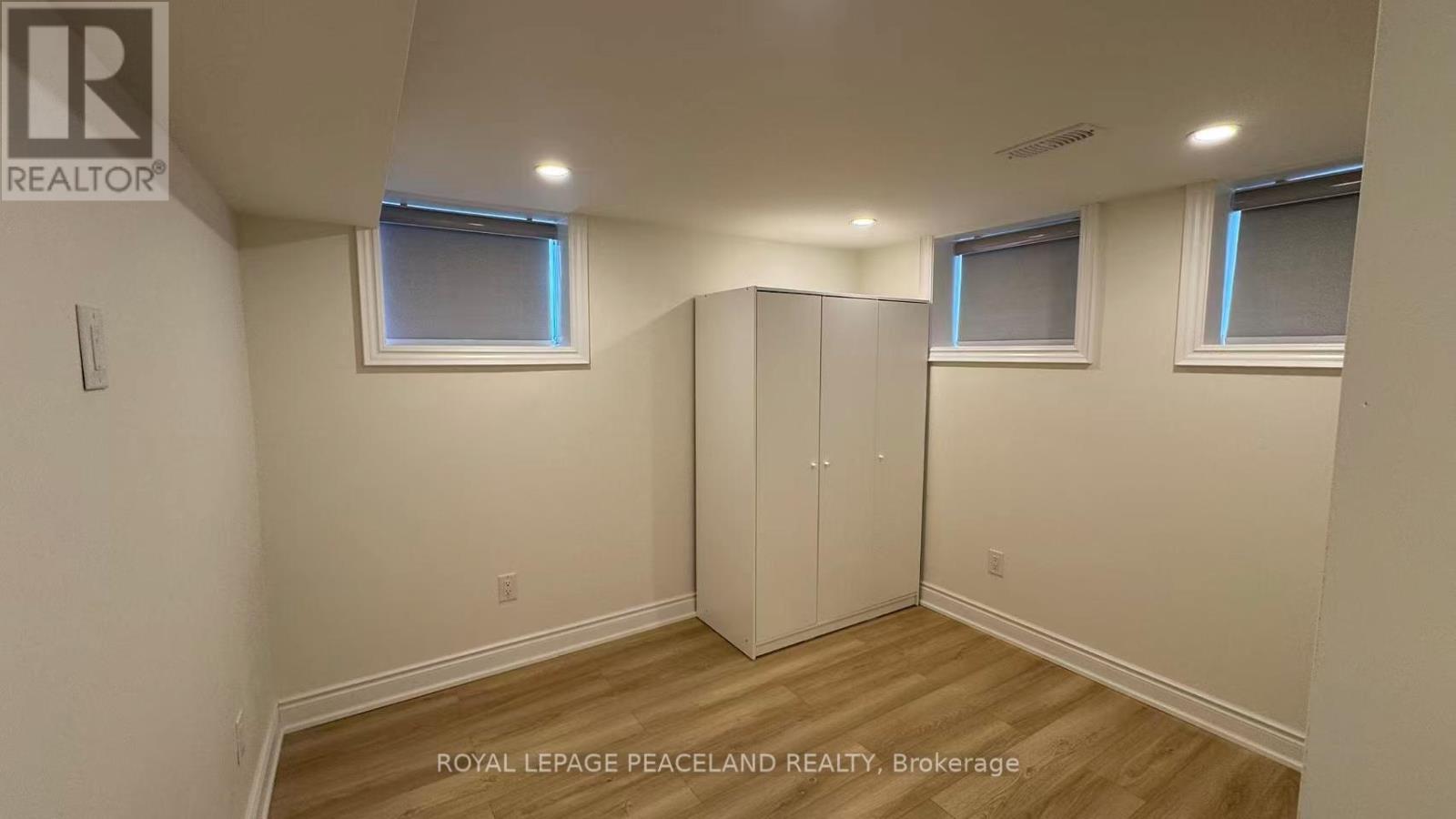 66 Paperbirch Drive #lower Property Photo 8