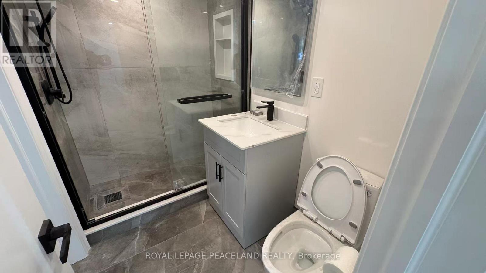 66 Paperbirch Drive #lower Property Photo 10