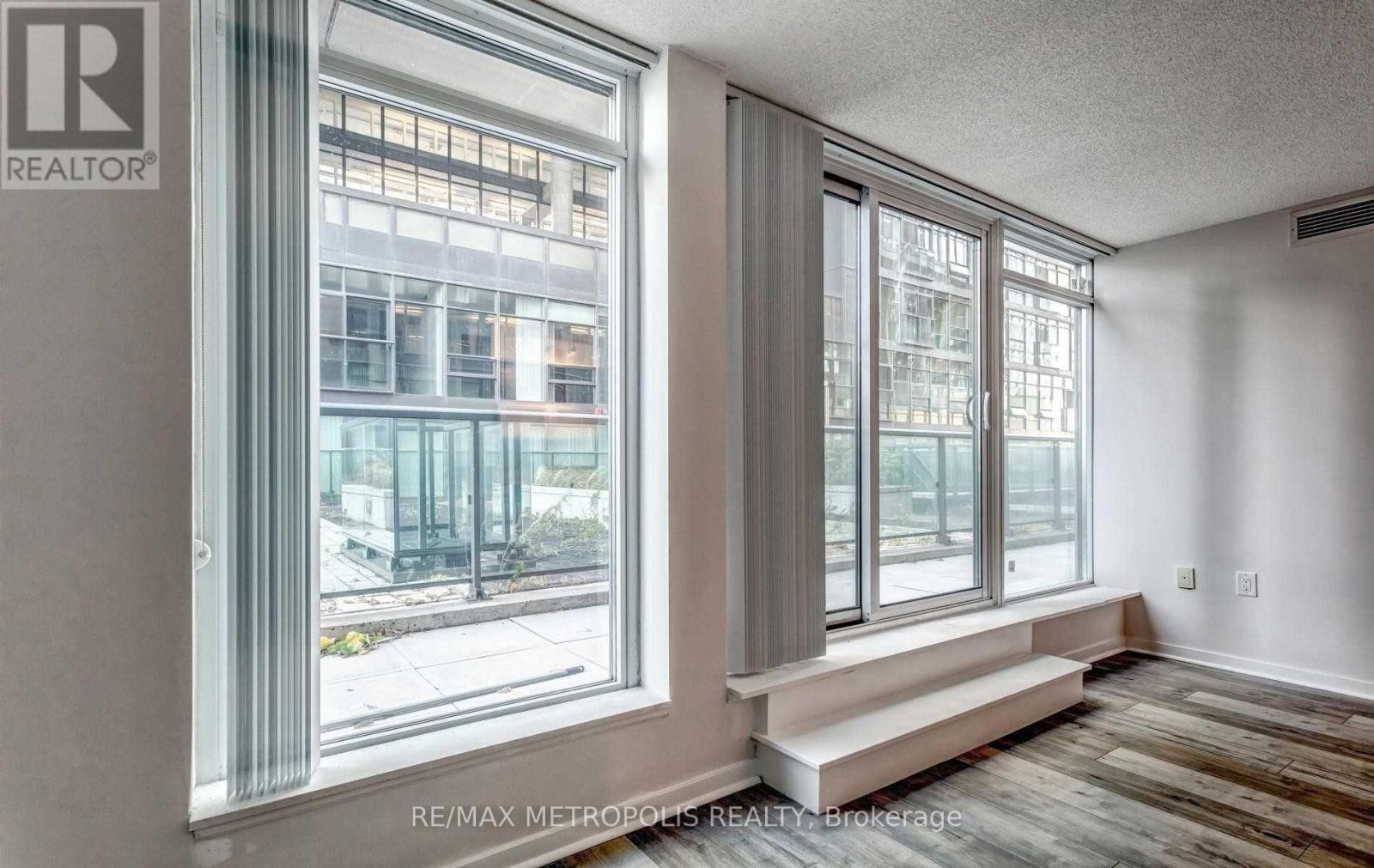 712e - 36 Lisgar Street Property Photo 9