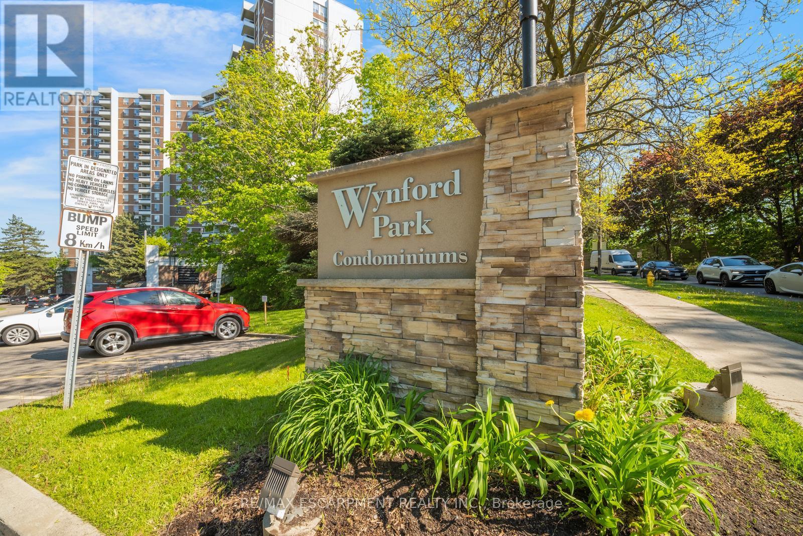 206 - 10 Edgecliff Golfway Property Photo 2