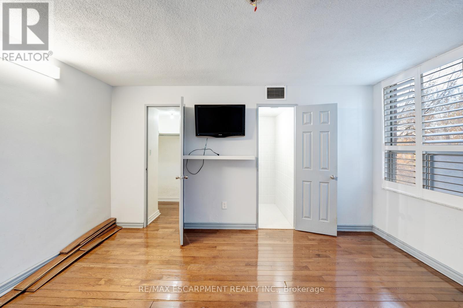 206 - 10 Edgecliff Golfway Property Photo 19