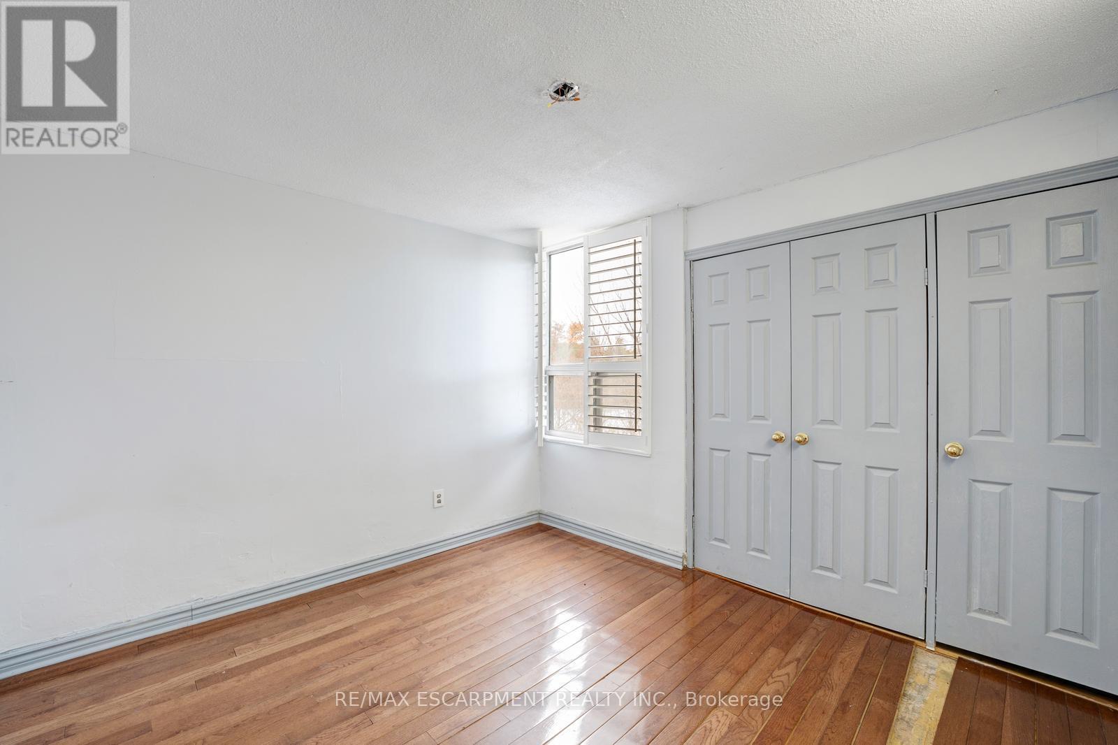 206 - 10 Edgecliff Golfway Property Photo 23