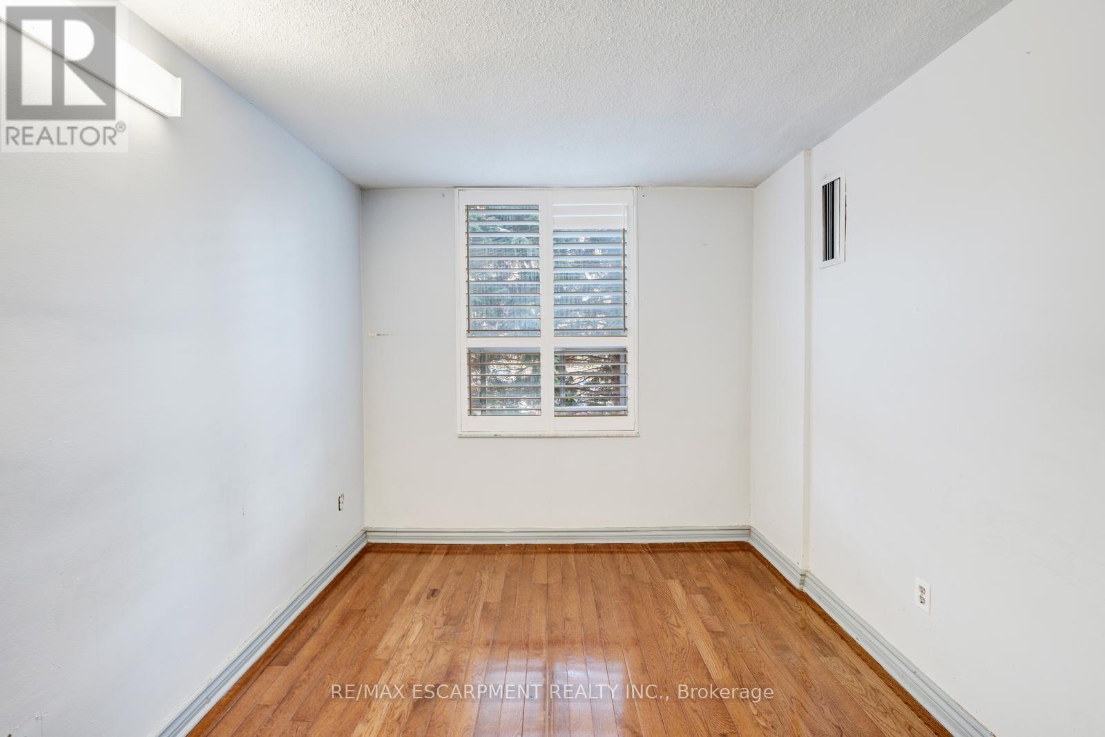 206 - 10 Edgecliff Golfway Property Photo 25