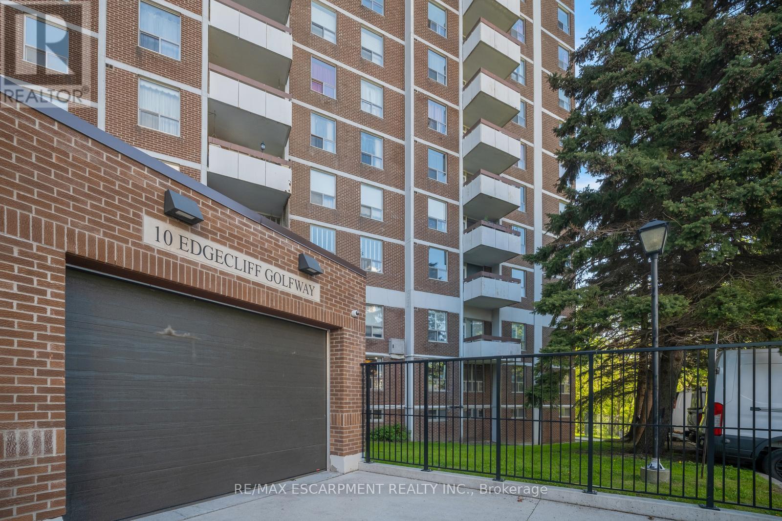 206 - 10 Edgecliff Golfway Property Photo 32
