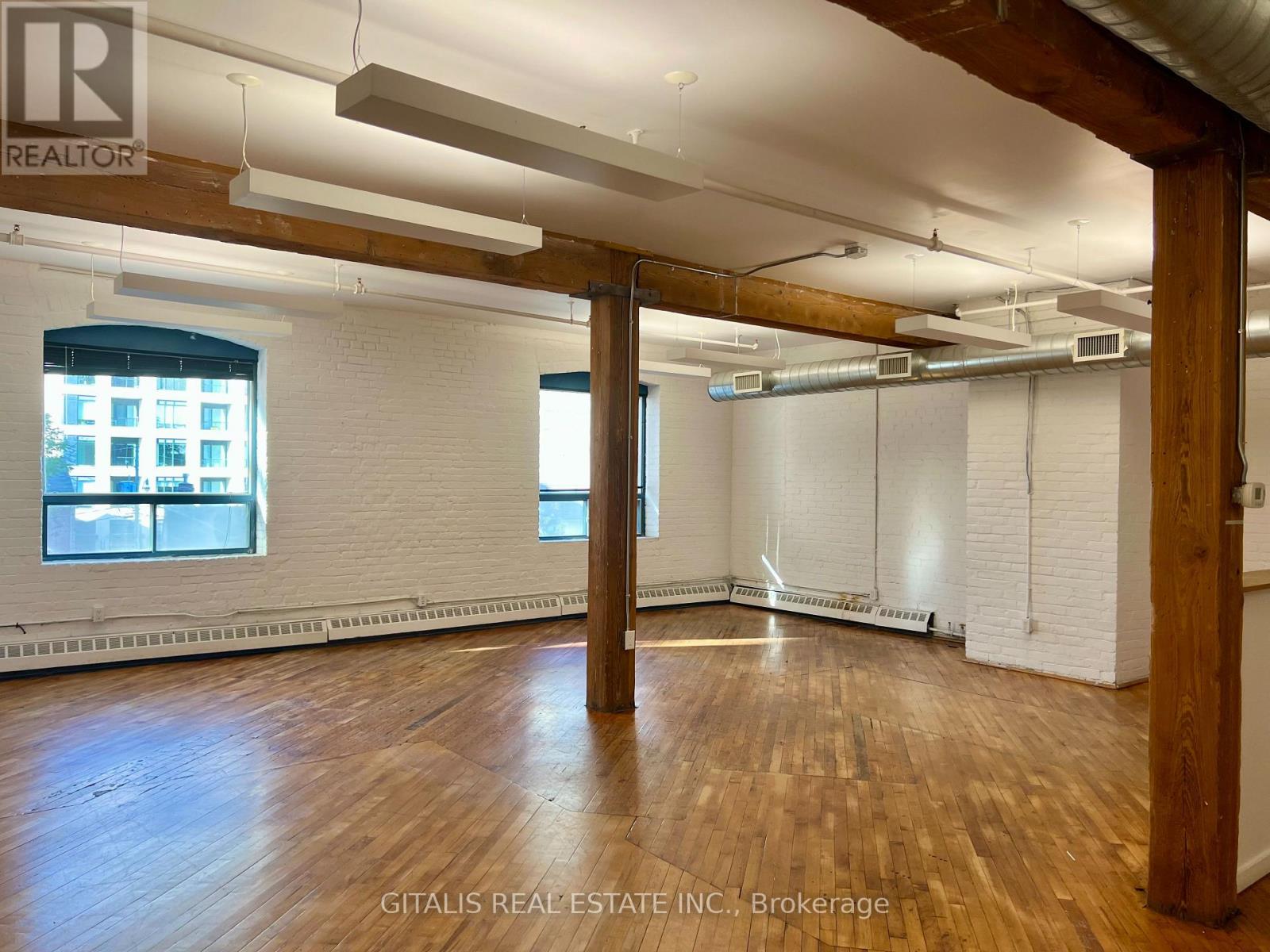 302 - 20 Maud Street Property Photo 1