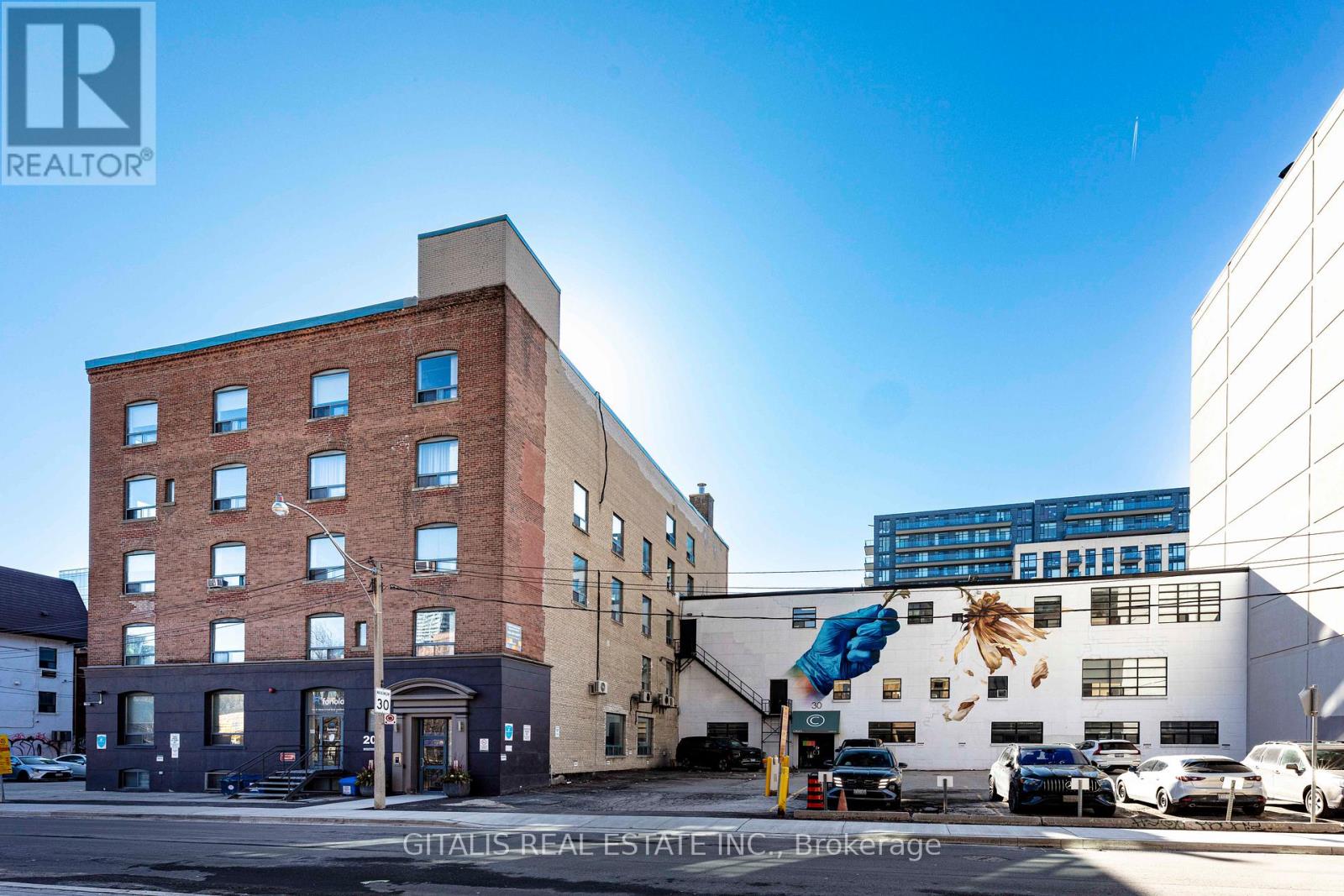 302 - 20 Maud Street Property Photo 2