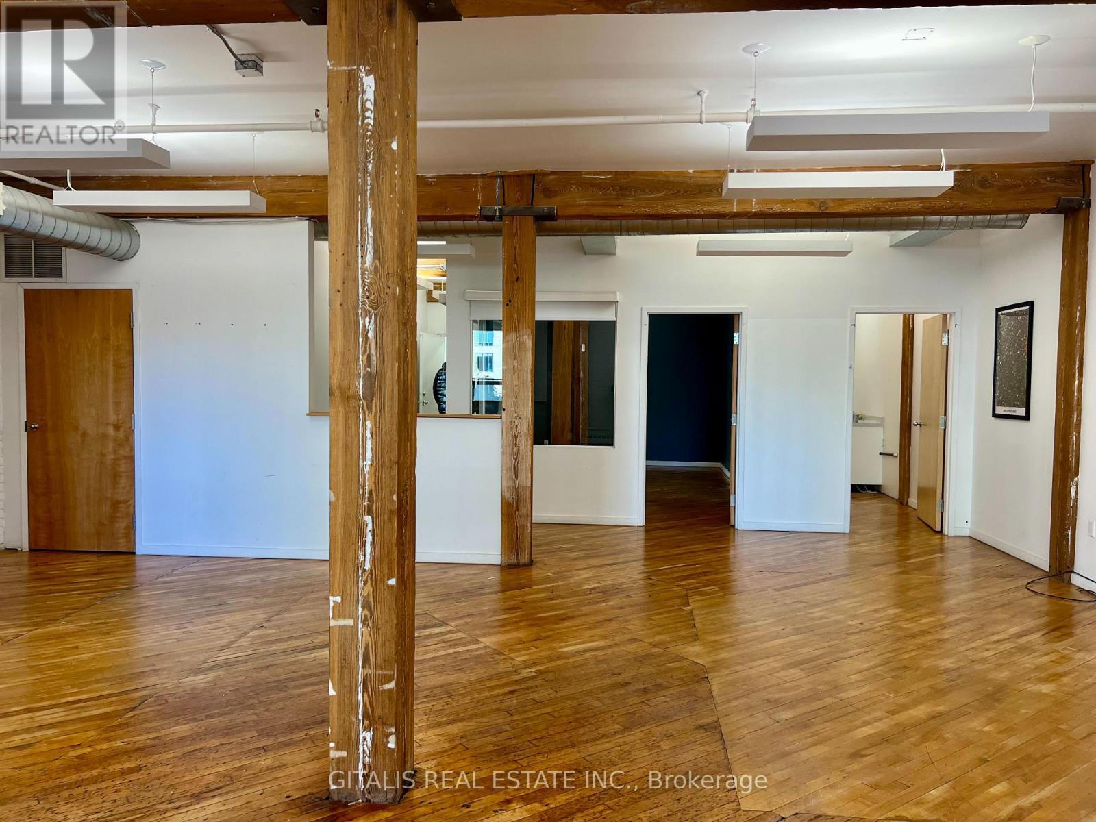 302 - 20 Maud Street Property Photo 3