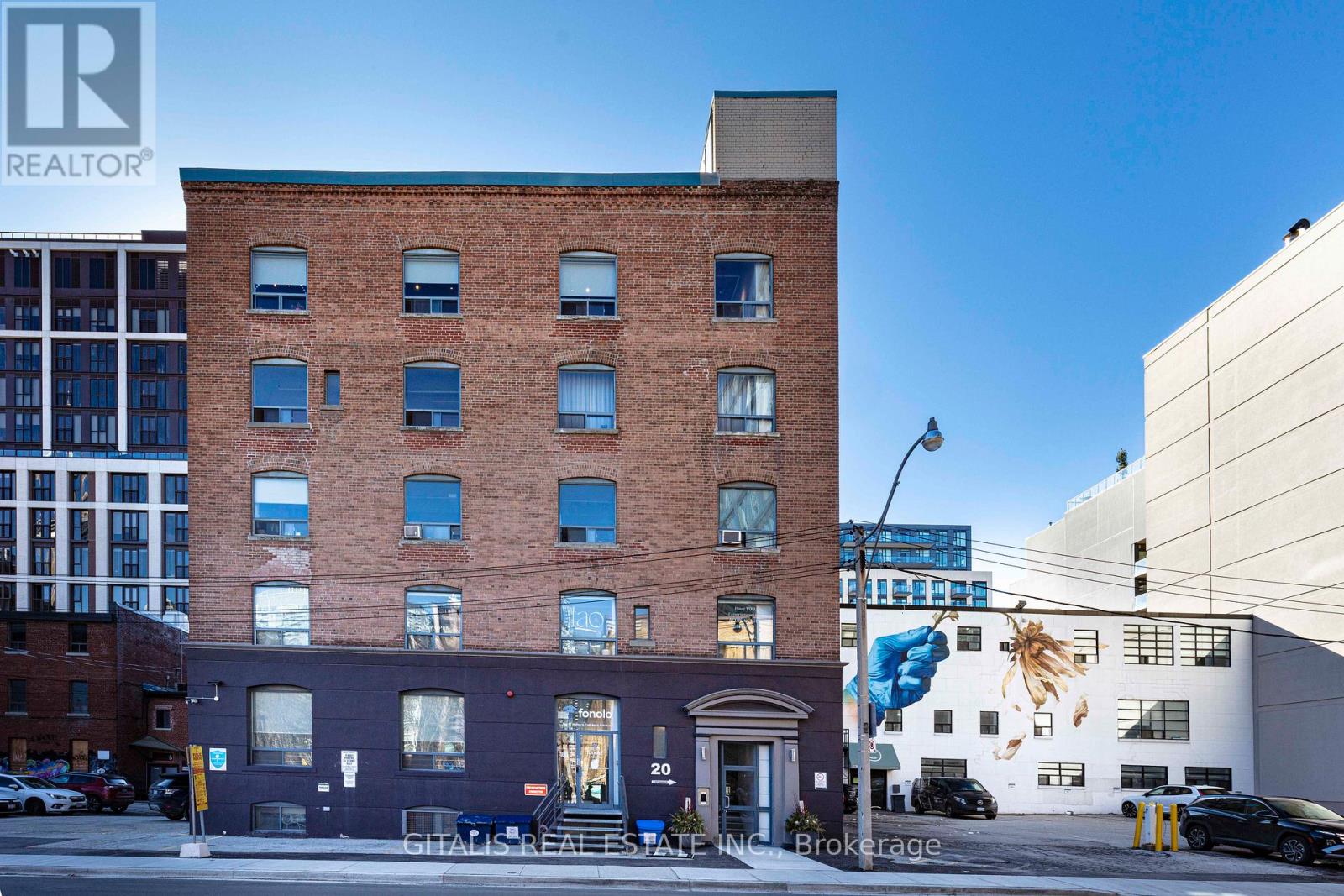 302 - 20 Maud Street Property Photo 4