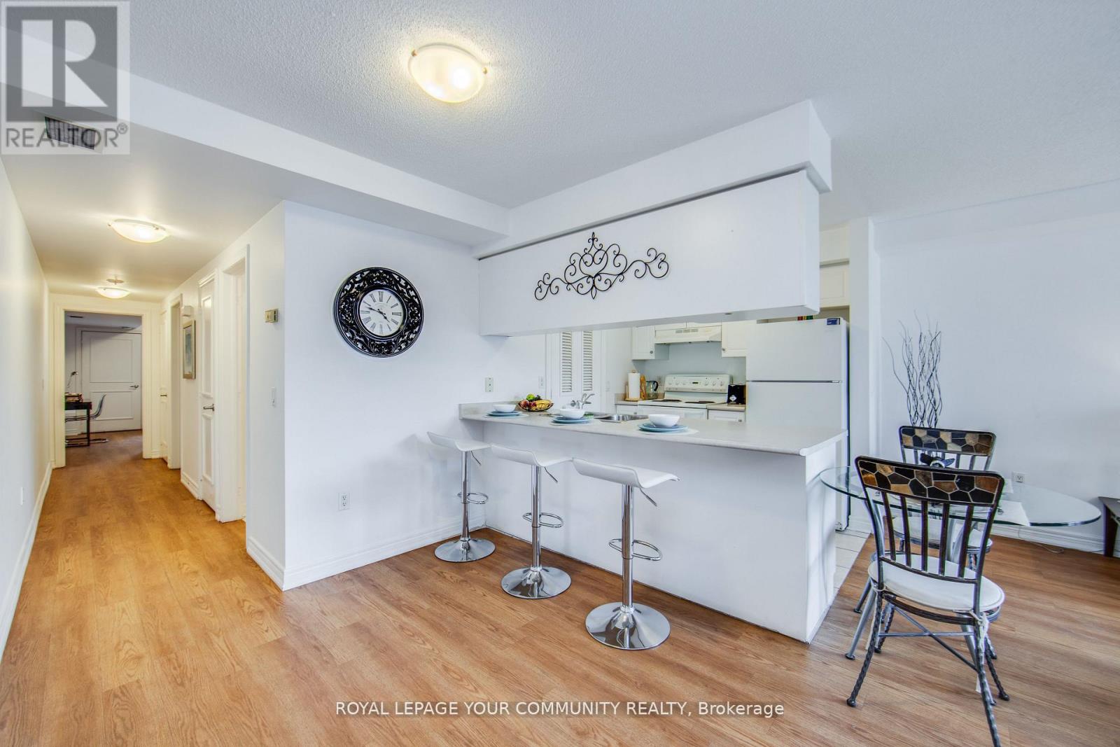 101 - 130 Vanderhoof Avenue Property Photo 6
