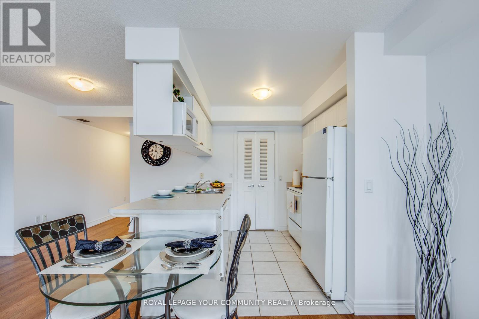 101 - 130 Vanderhoof Avenue Property Photo 7
