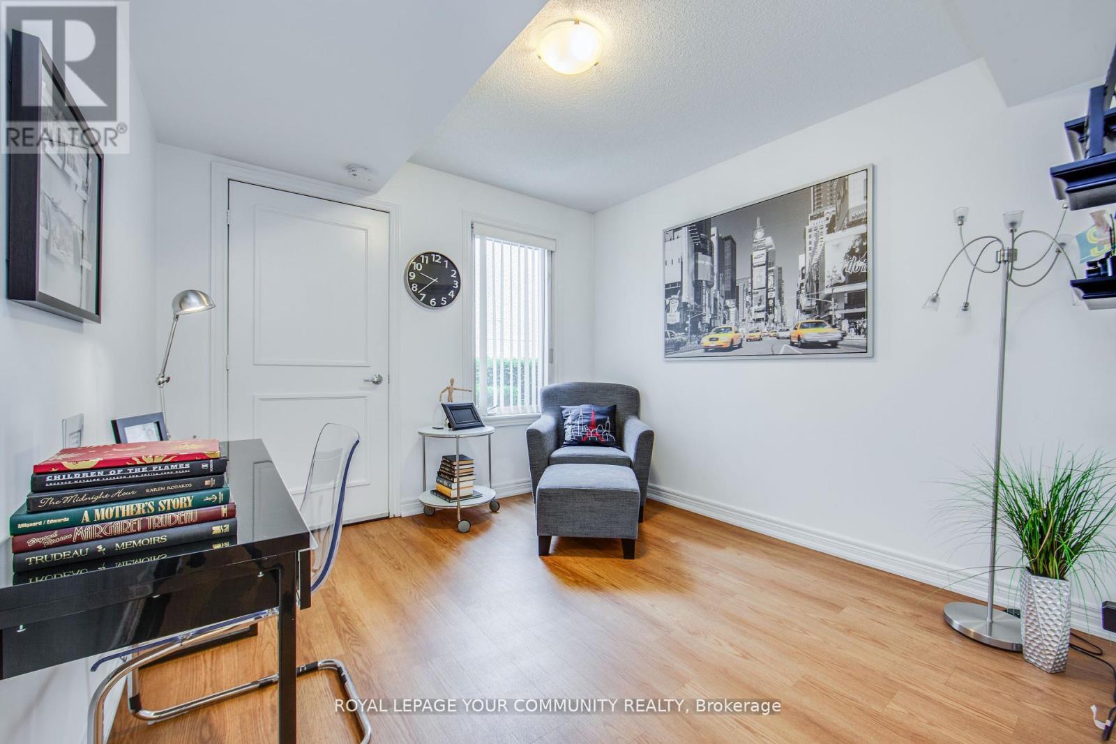 101 - 130 Vanderhoof Avenue Property Photo 9