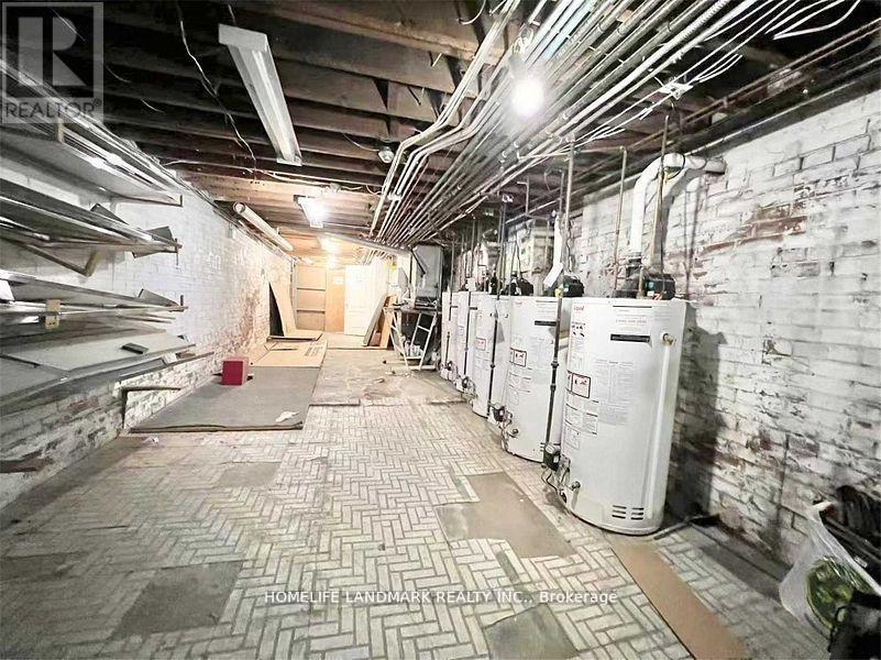 2473 Yonge Street Property Photo 4