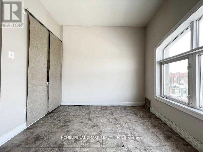 2473 Yonge Street Property Photo 5