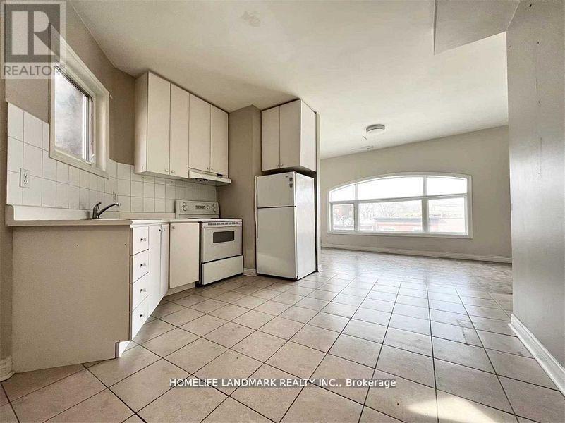 2473 Yonge Street Property Photo 6