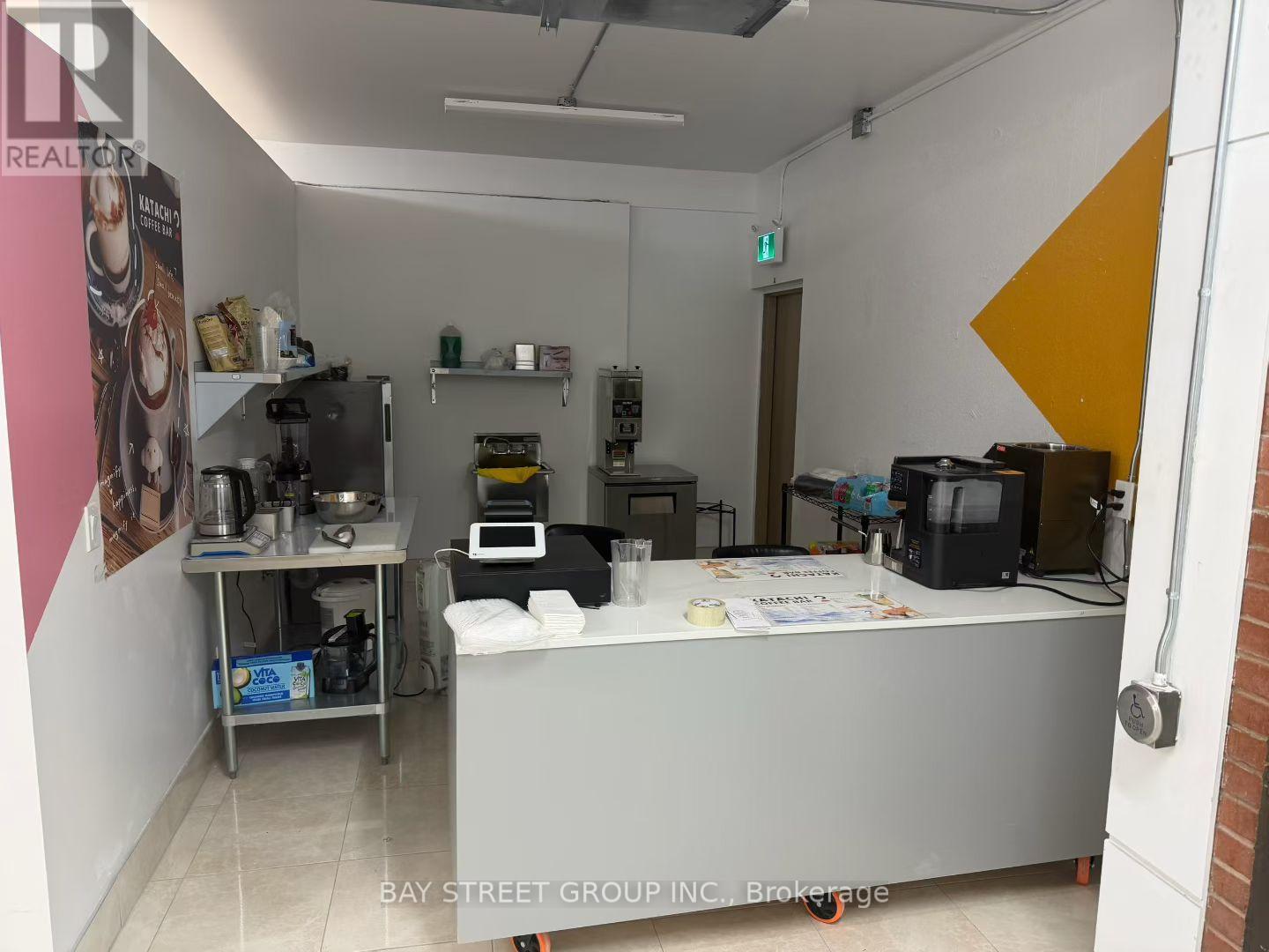 1 Or 5 - 648 Spadina Avenue Property Photo 2