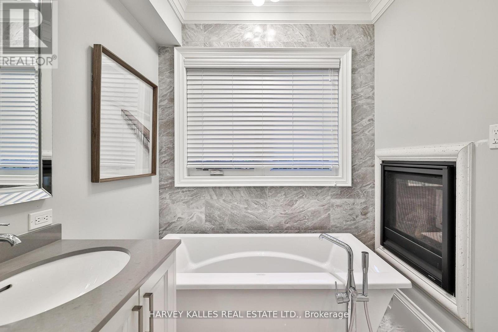 2638a Bayview Avenue Property Photo 42