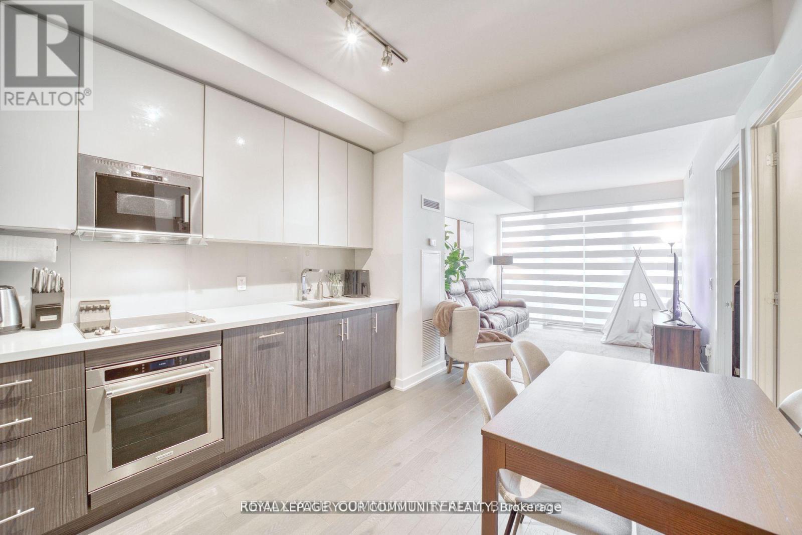 1711 - 330 Richmond Street W Property Photo 2
