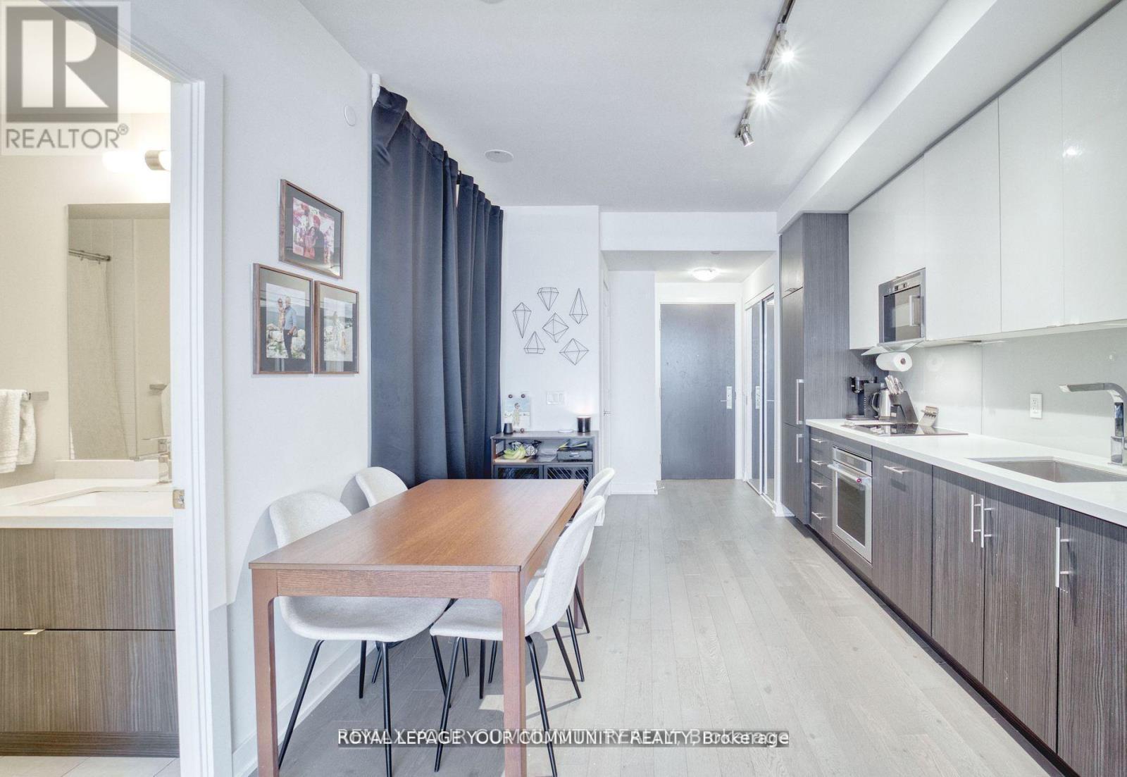 1711 - 330 Richmond Street W Property Photo 10