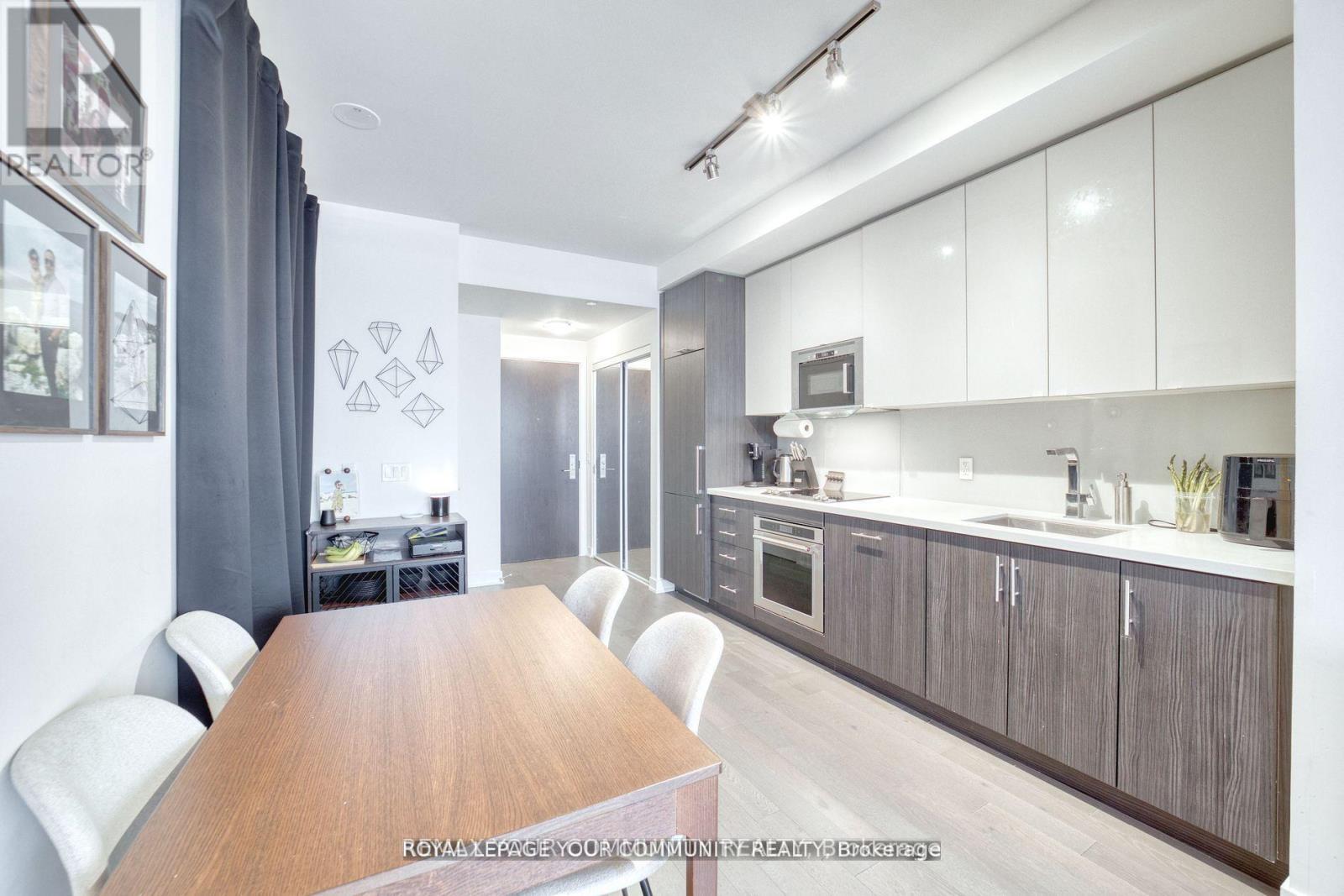 1711 - 330 Richmond Street W Property Photo 11