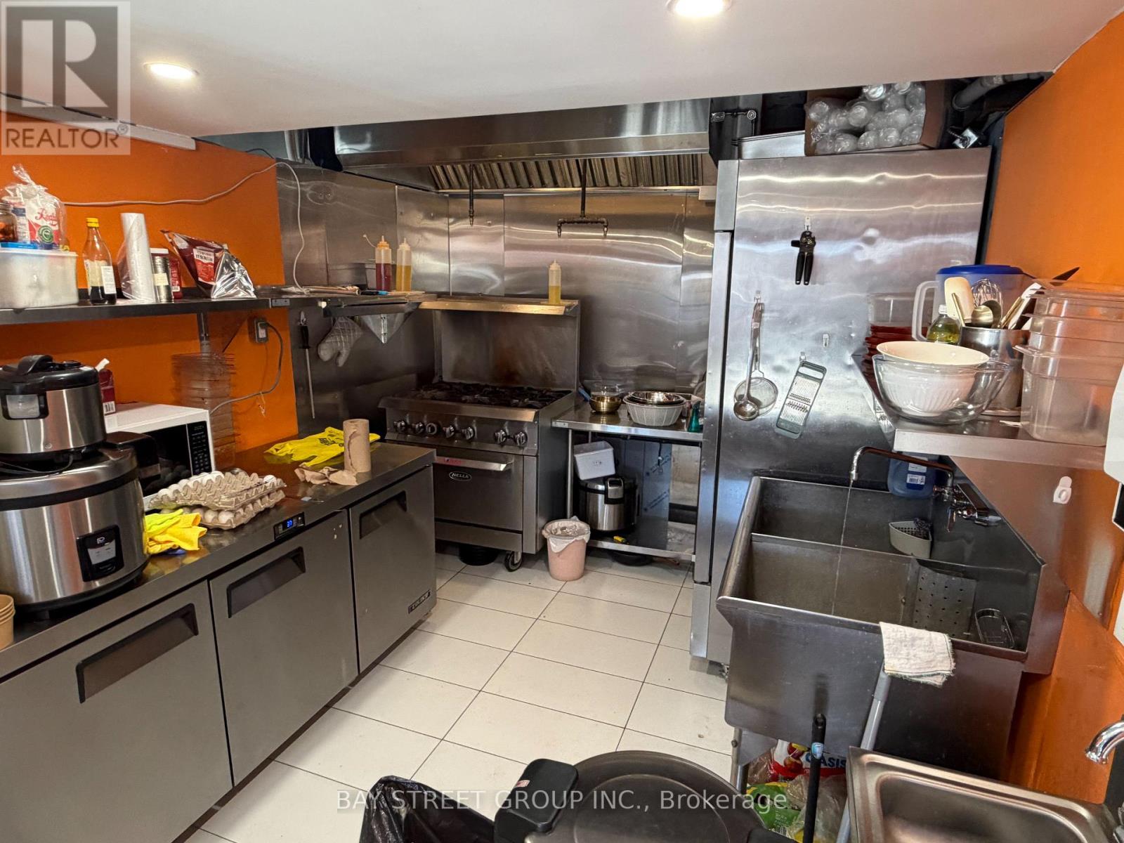 364 Huron Street Property Photo 7