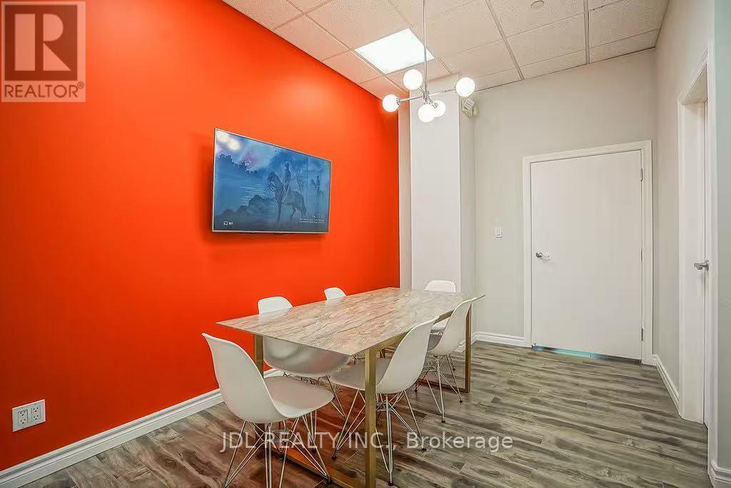 R1a - 925 Bay Street Property Photo 2