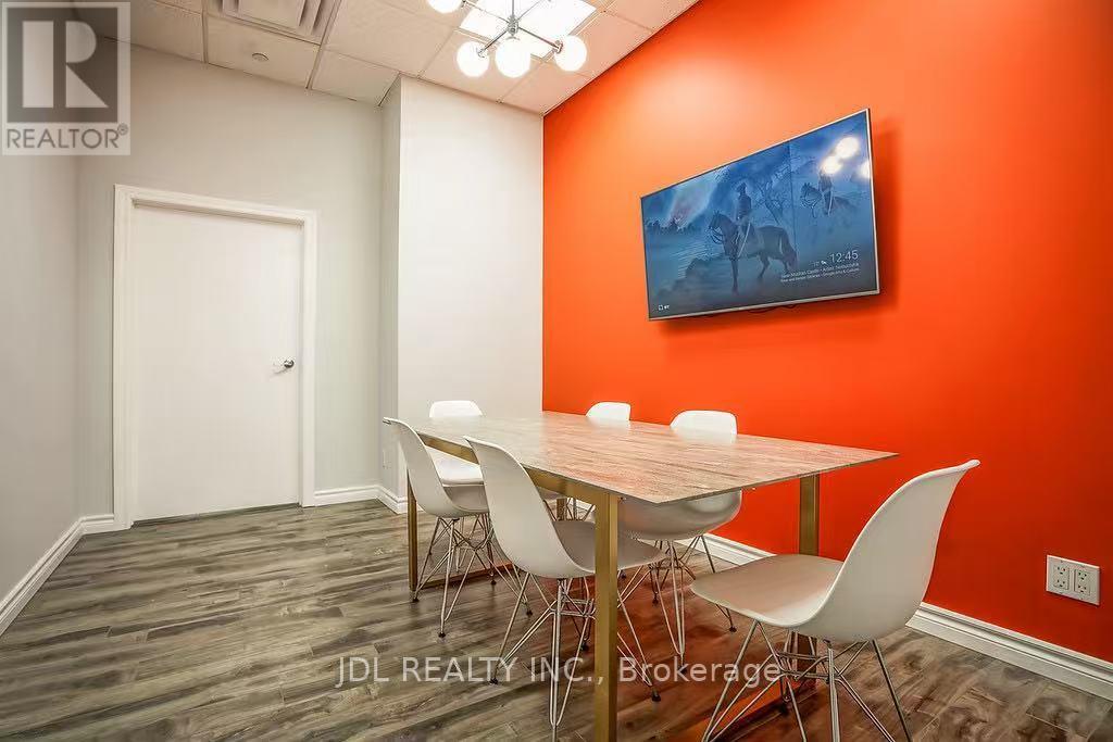 R1a - 925 Bay Street Property Photo 3