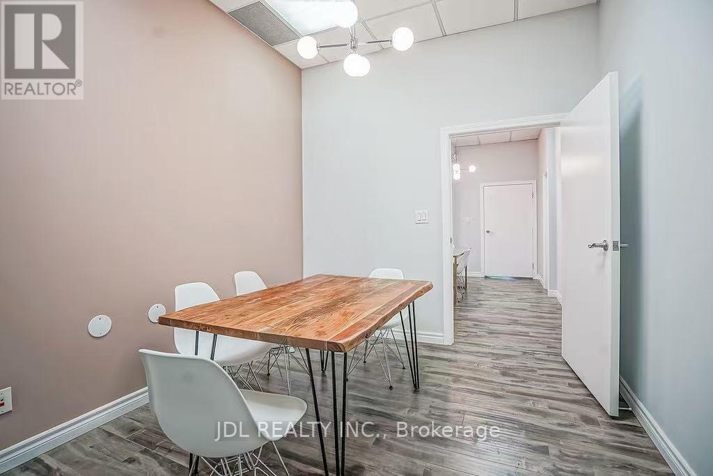 R1a - 925 Bay Street Property Photo 5