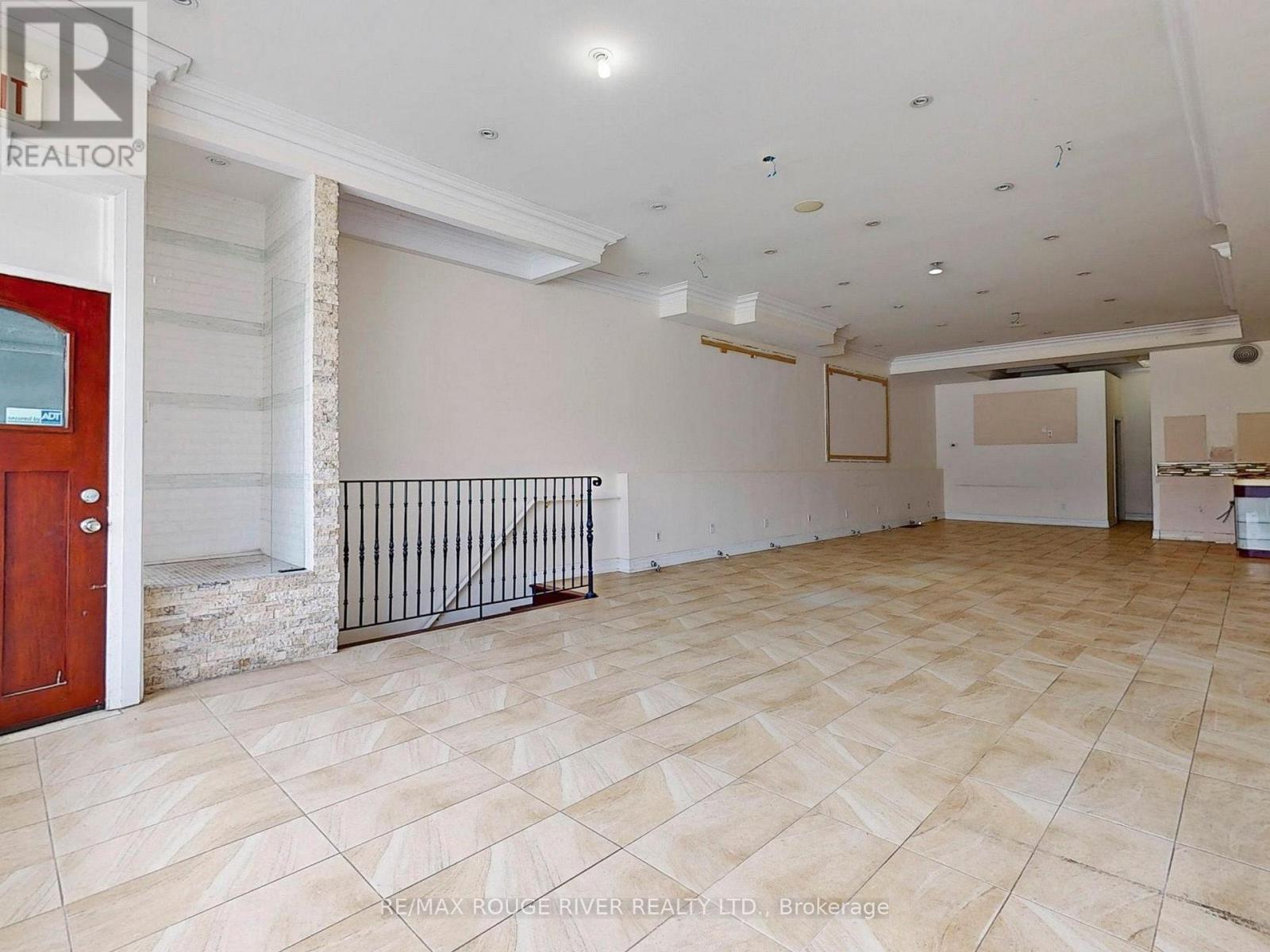 1556 Avenue Road Property Photo 10