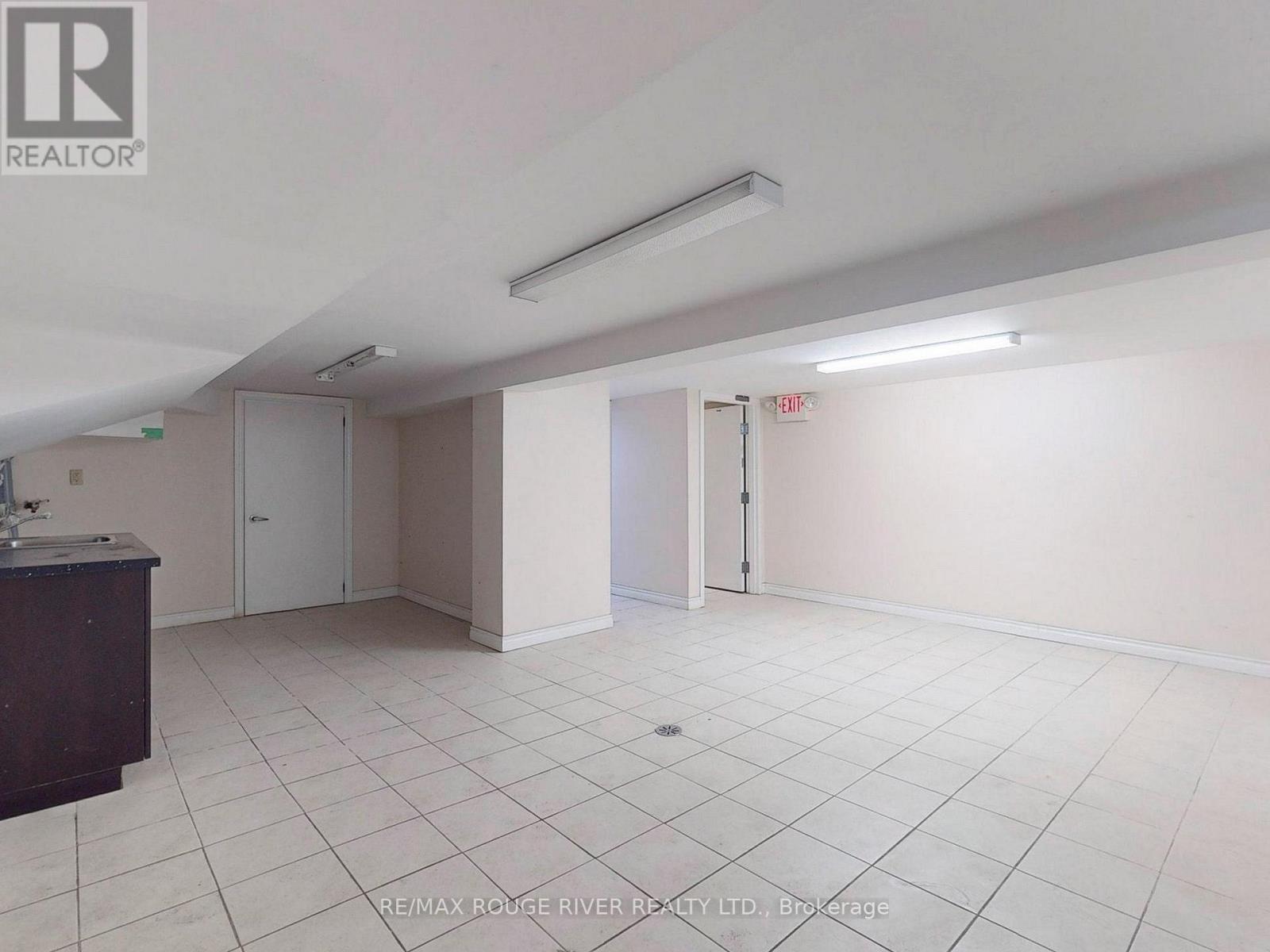 1556 Avenue Road Property Photo 14