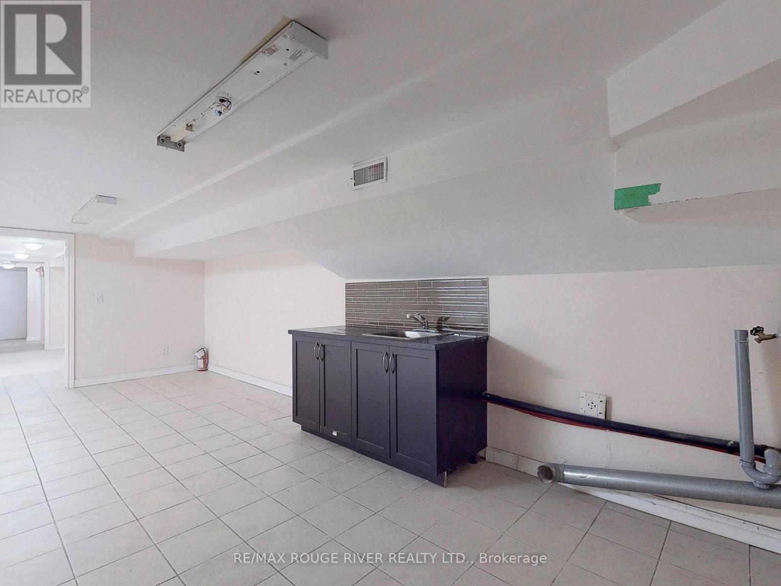1556 Avenue Road Property Photo 16