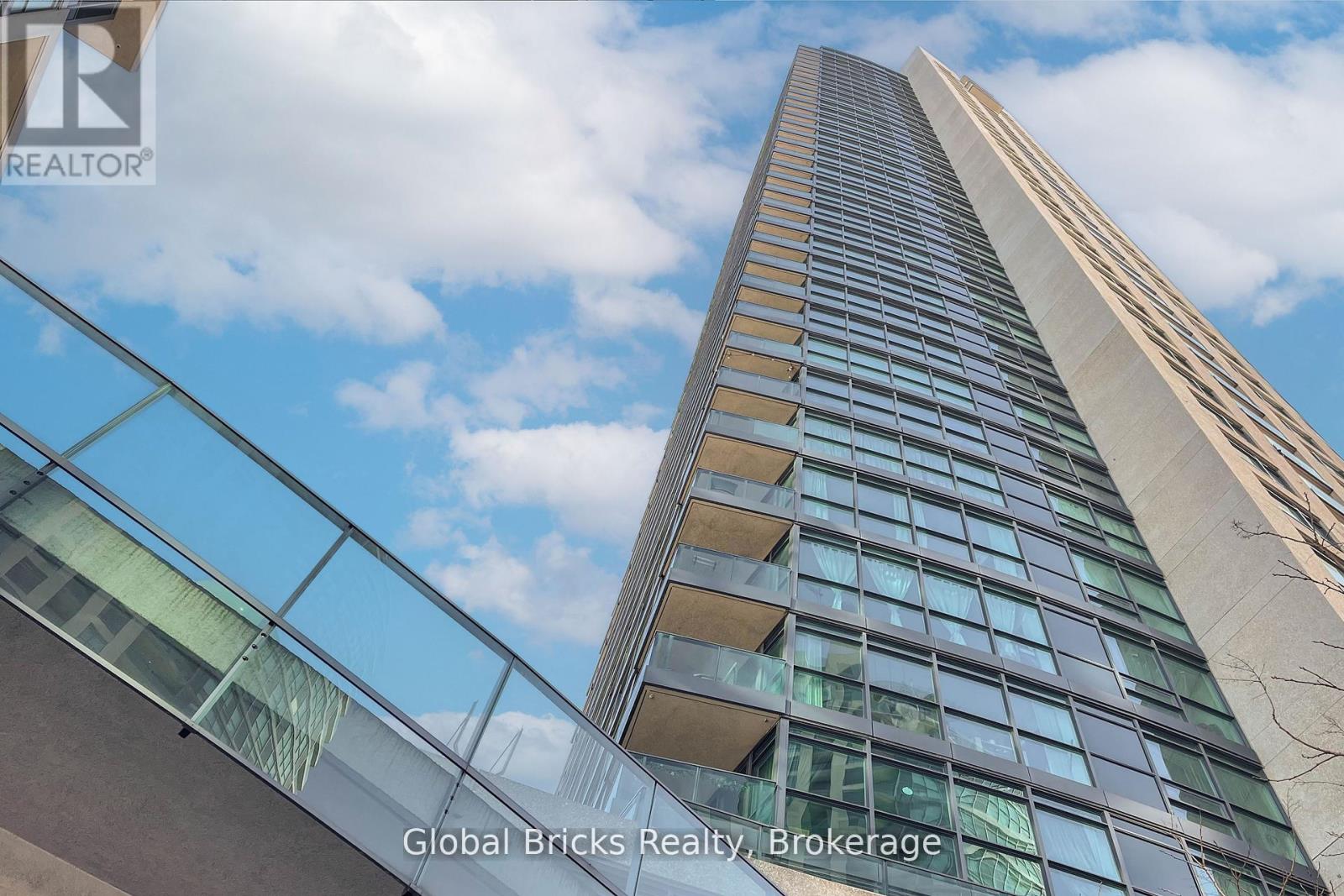 #215 - 215 FORT YORK BOULEVARD Property Photo 1