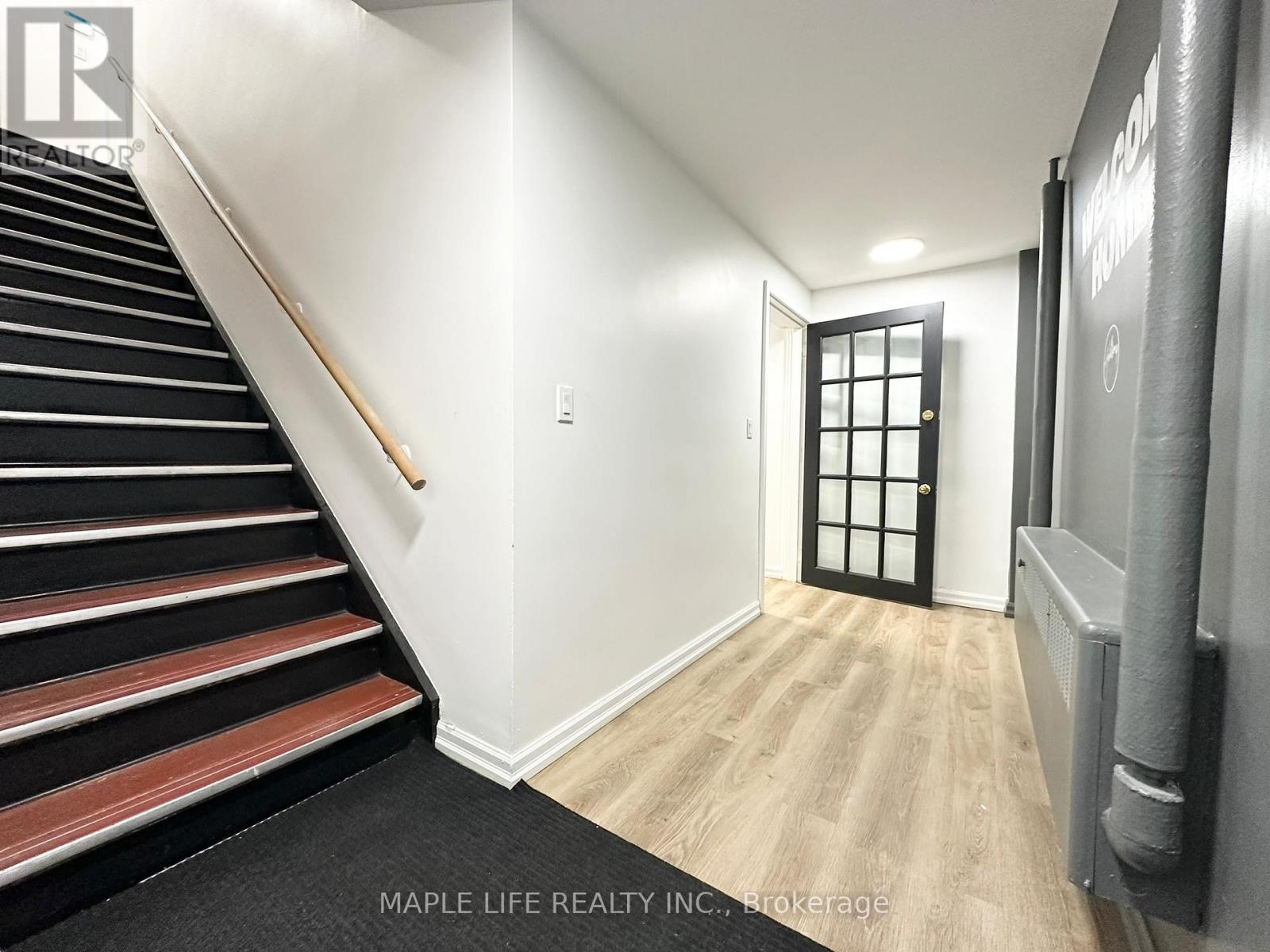 Lower - 901 Yonge Street Property Photo 3
