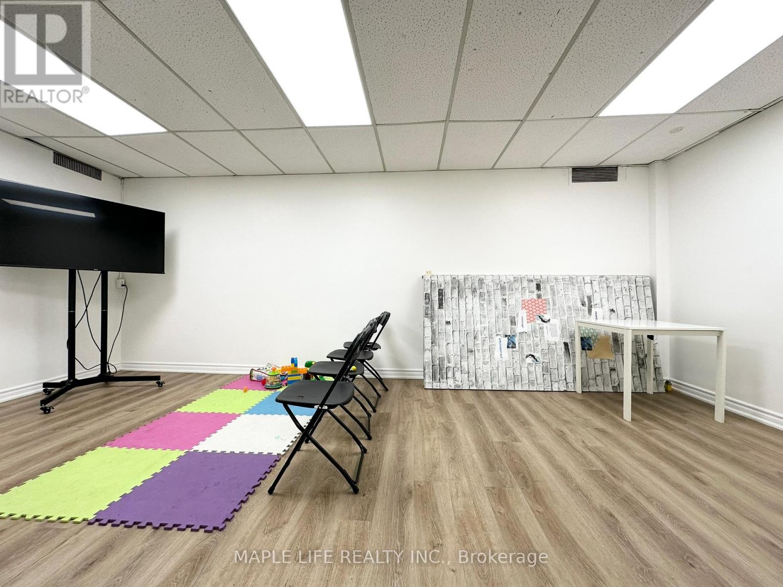 Lower - 901 Yonge Street Property Photo 5
