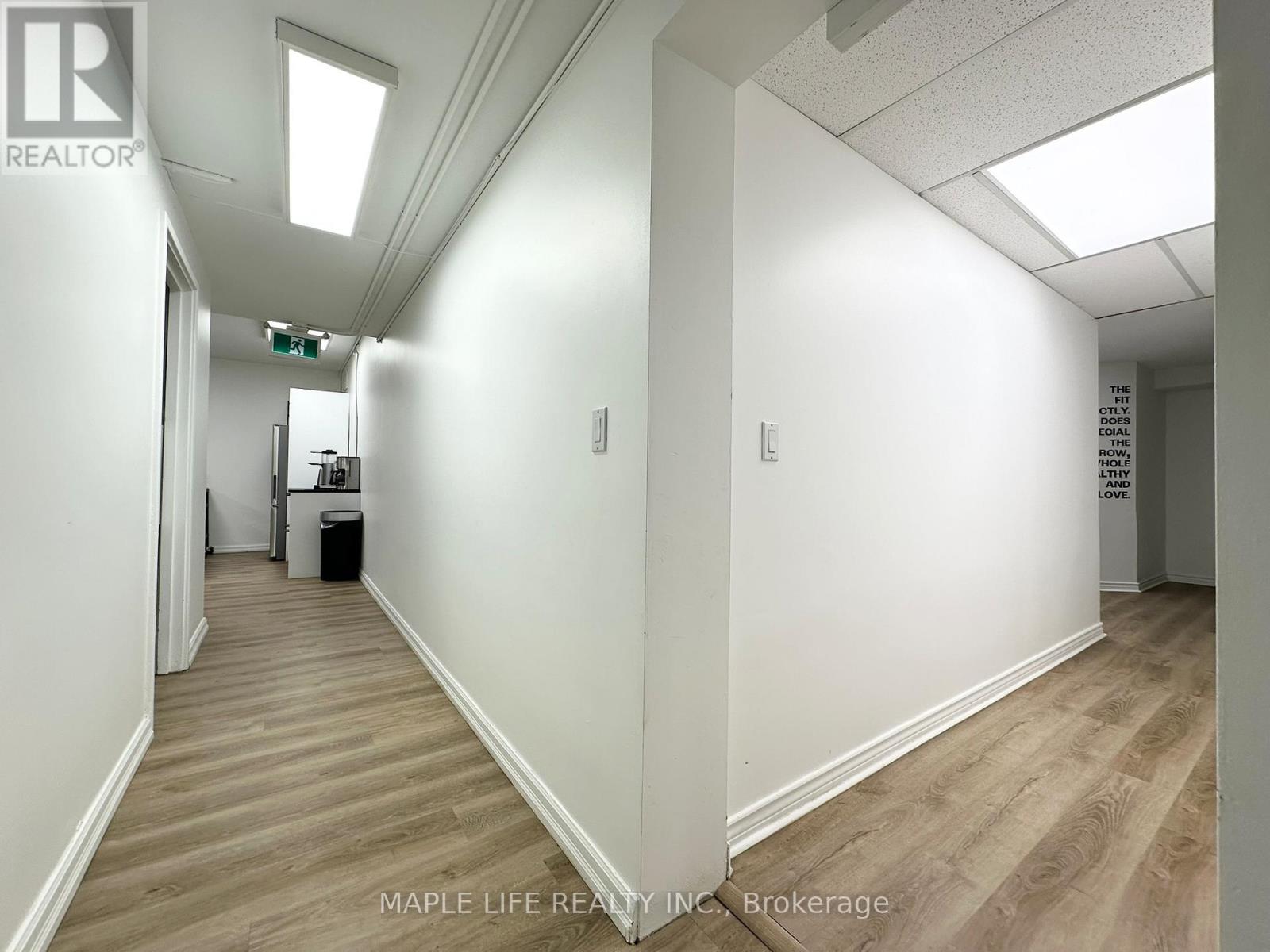 Lower - 901 Yonge Street Property Photo 8
