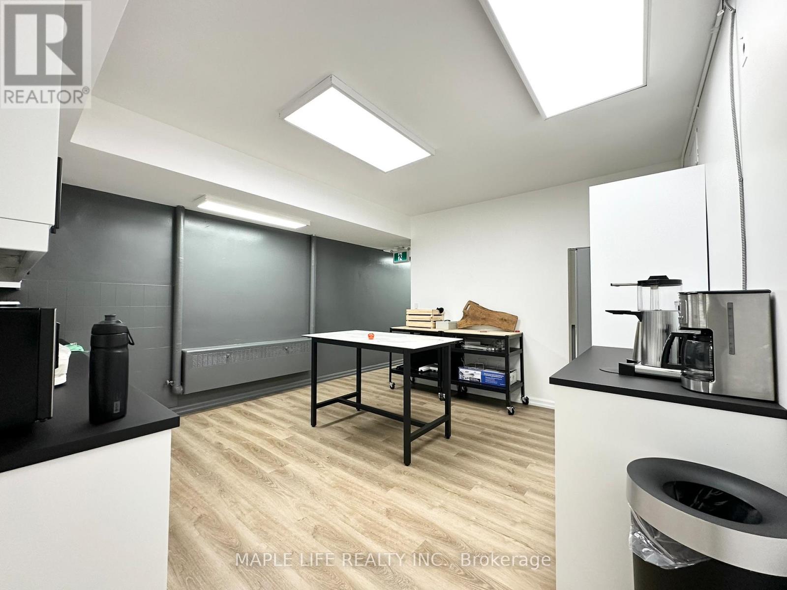 Lower - 901 Yonge Street Property Photo 11