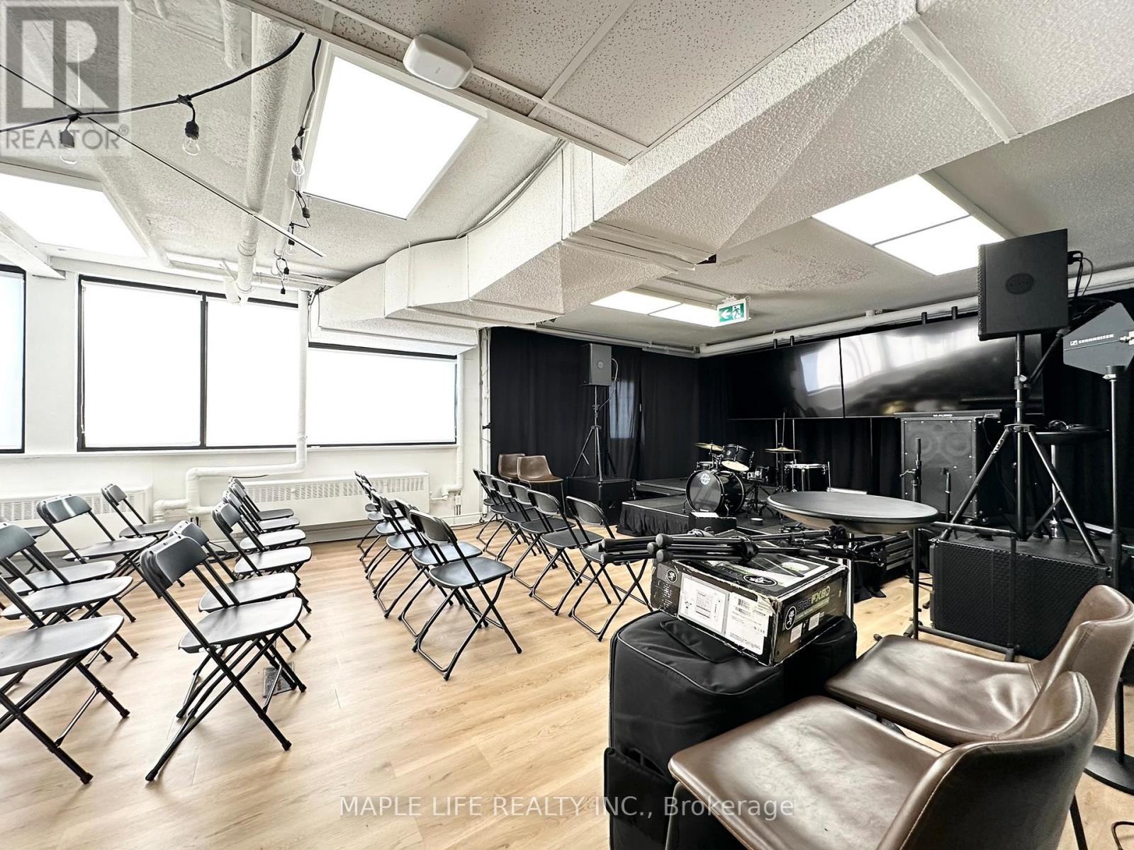 Lower - 901 Yonge Street Property Photo 14