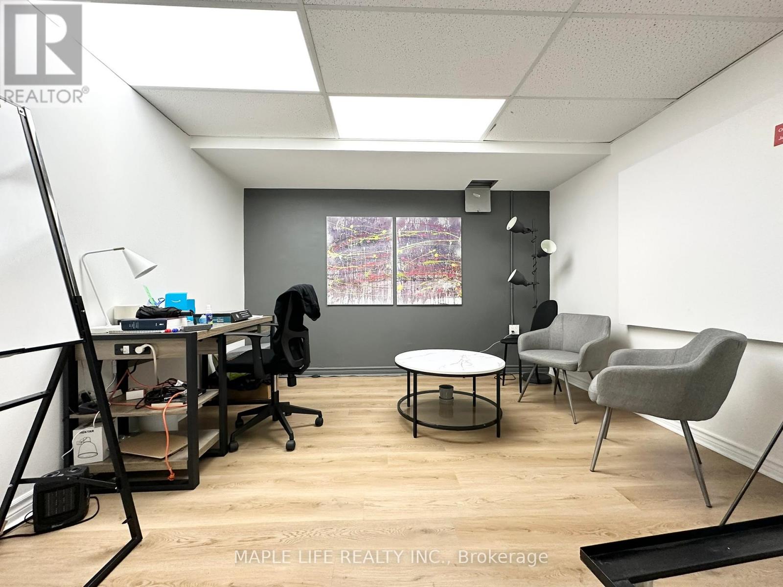 Lower - 901 Yonge Street Property Photo 17