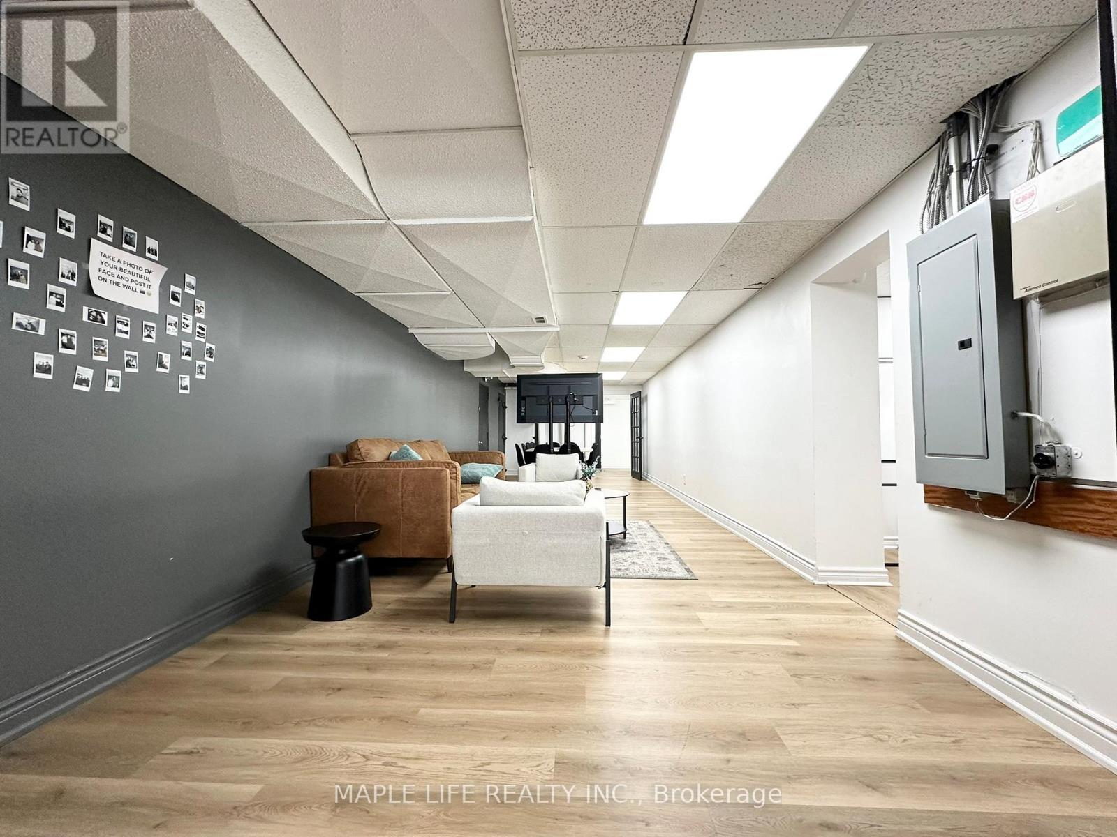 Lower - 901 Yonge Street Property Photo 18